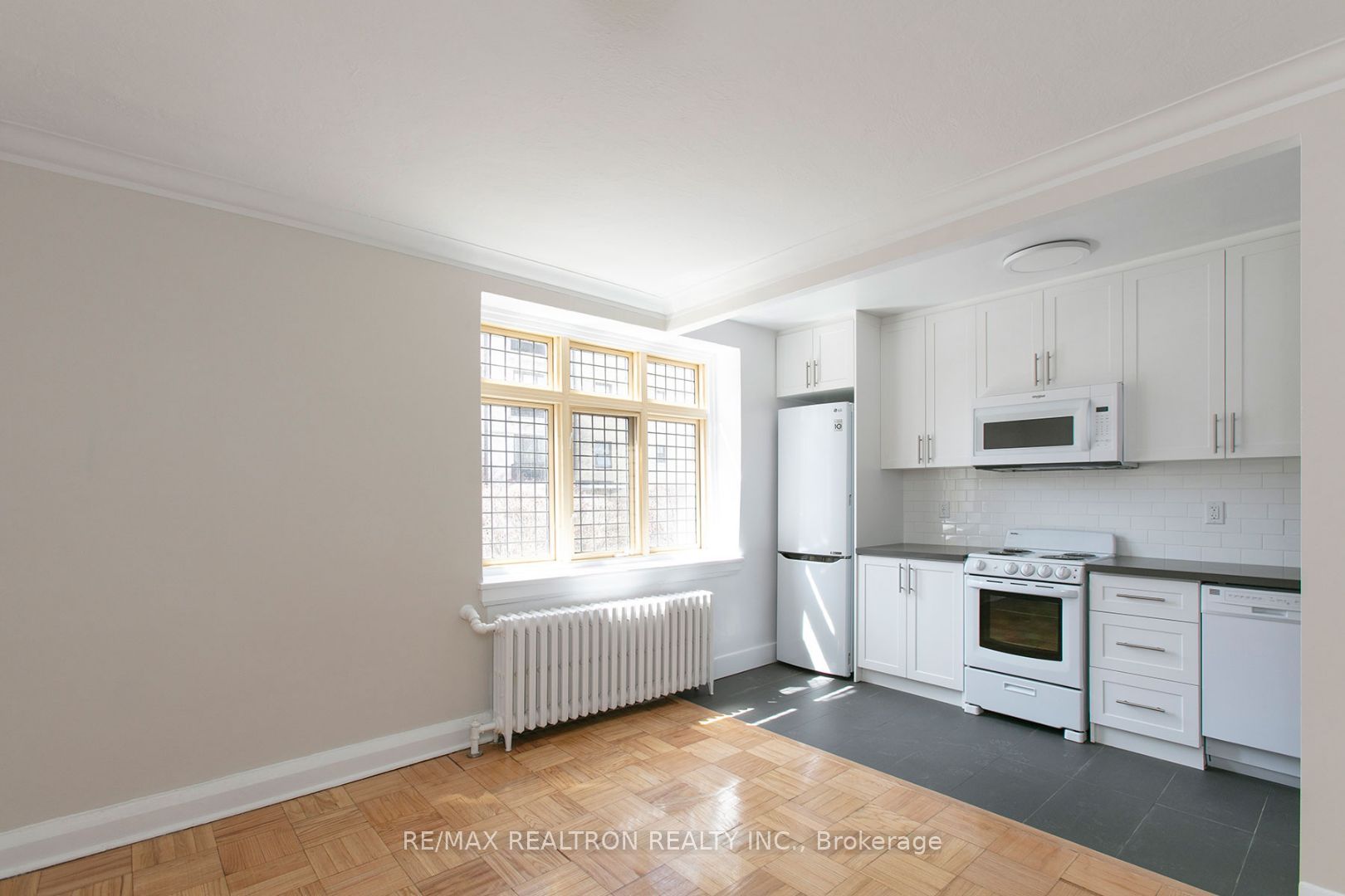 396 Avenue Road 318, Toronto, On M4v 2h5