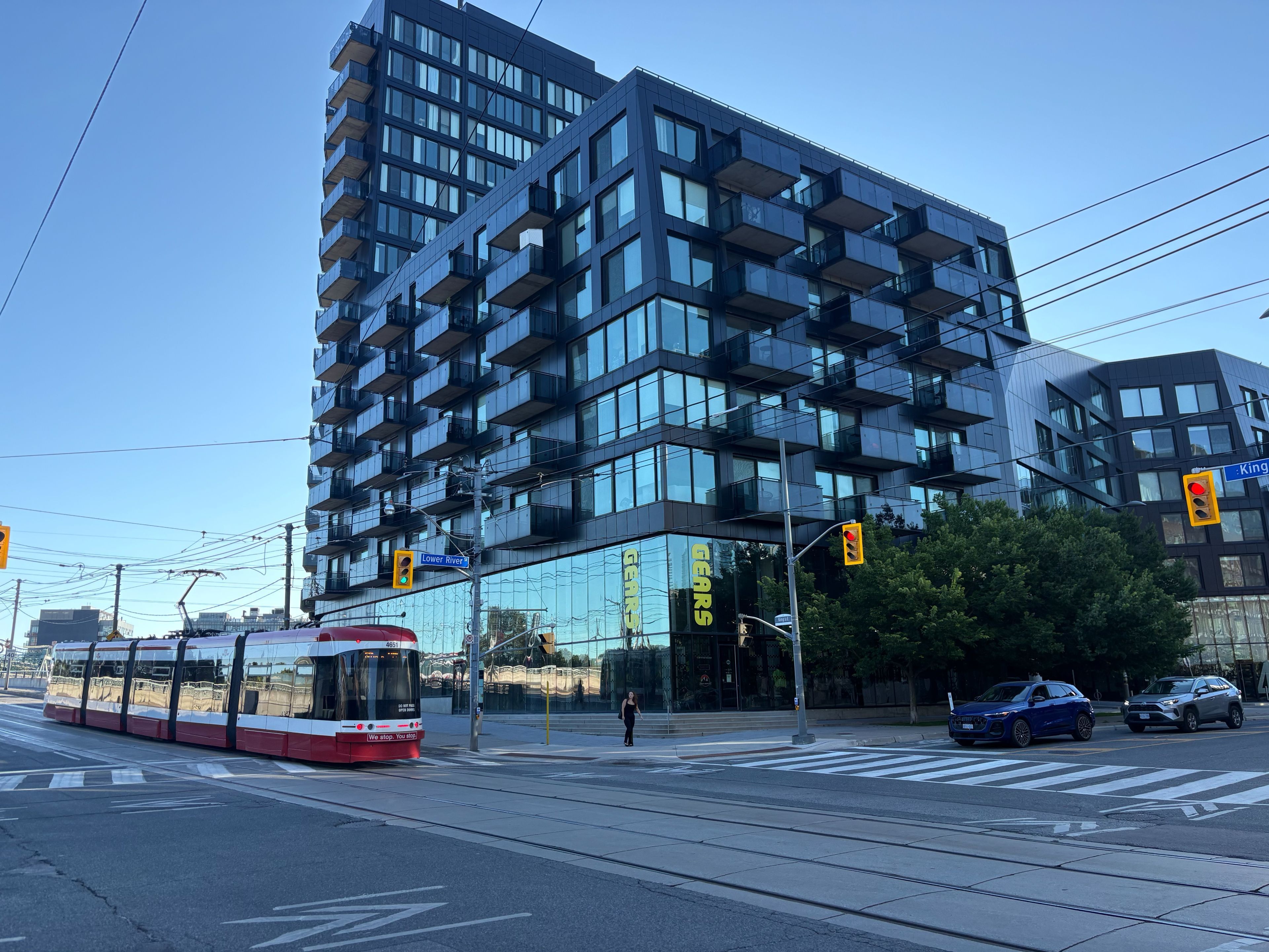 51 Trolley Crescent 902, Toronto, On M5a 0e9