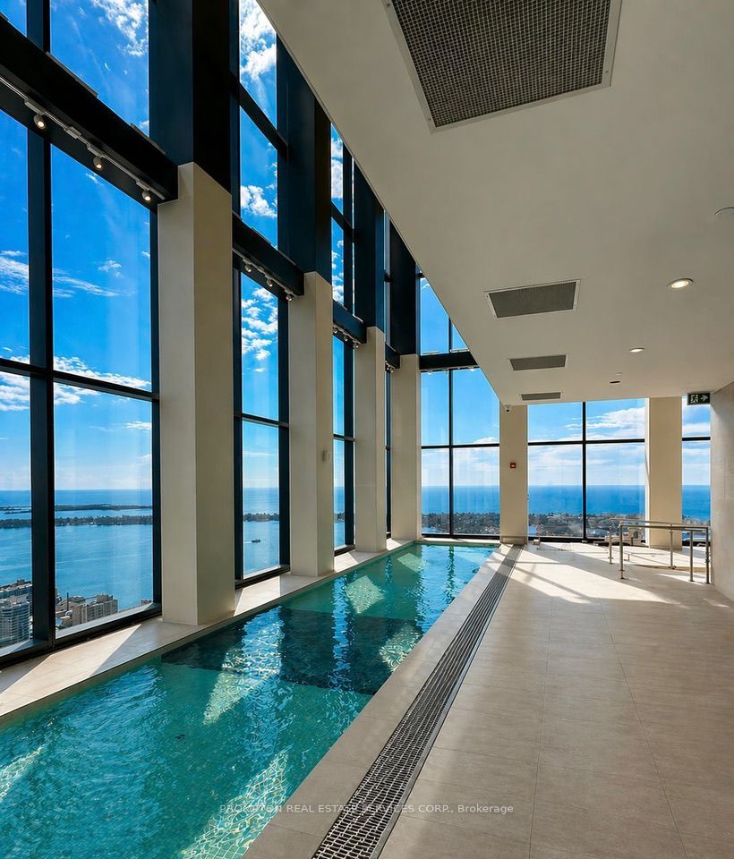 1 Concord Cityplace Way 4205, Toronto, On M5v 0x3