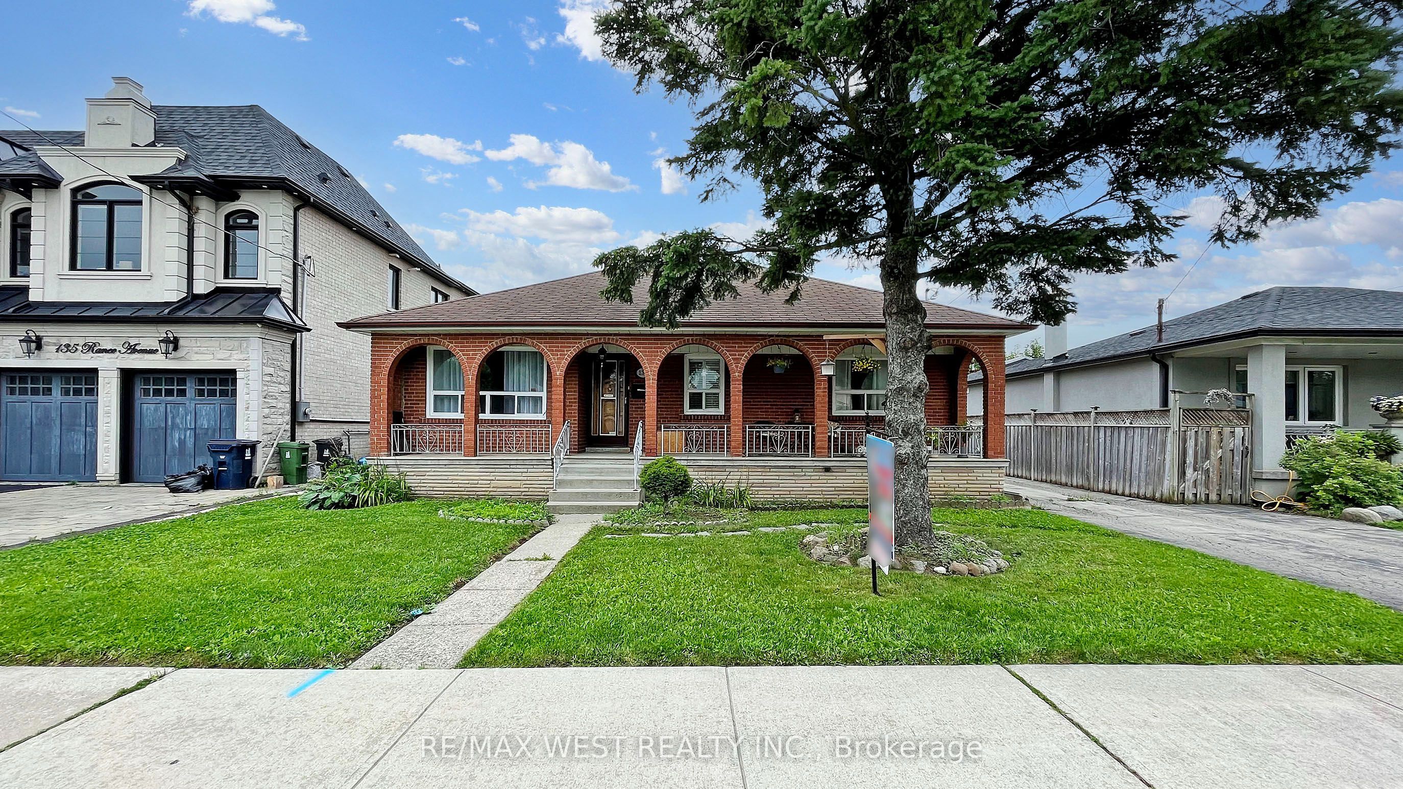 139 Ranee Avenue Bsmt, Toronto, On M6a 1n3