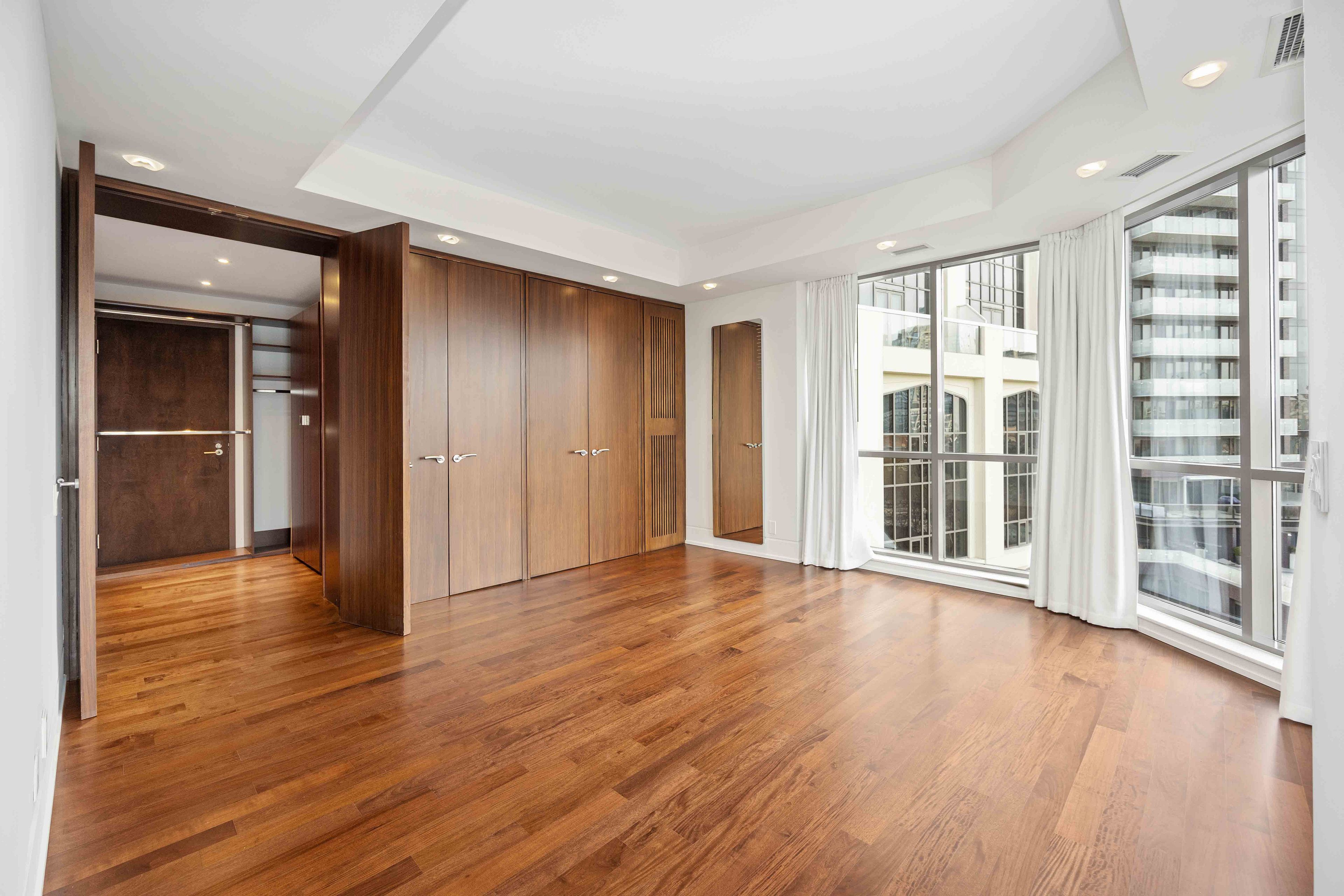 3 Mcalpine Street 701, Toronto, On M5r 3t5
