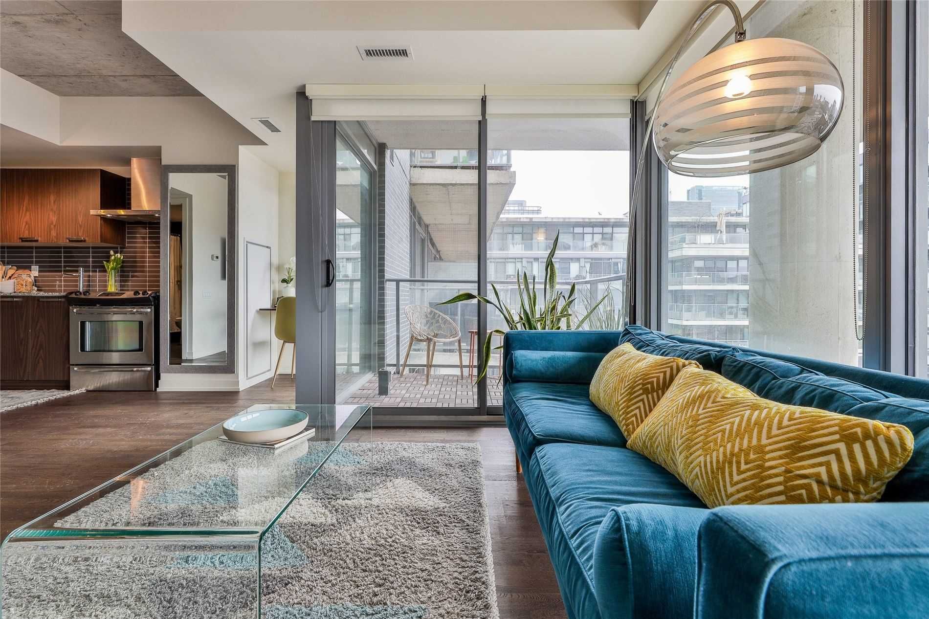 95 Bathurst Street 819, Toronto, On M5v 0h7