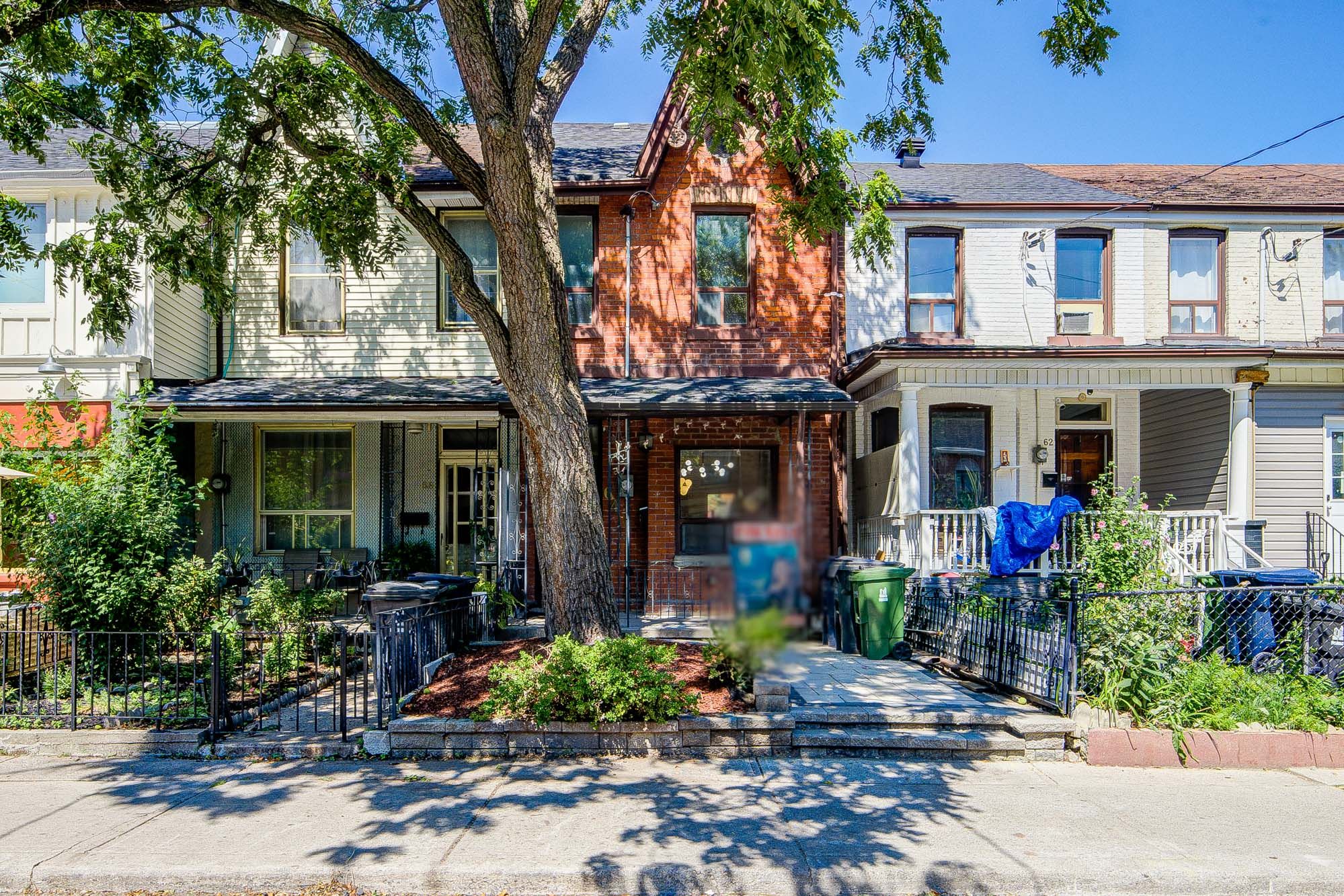 64 Wales Avenue, Toronto, On M5t 1j4