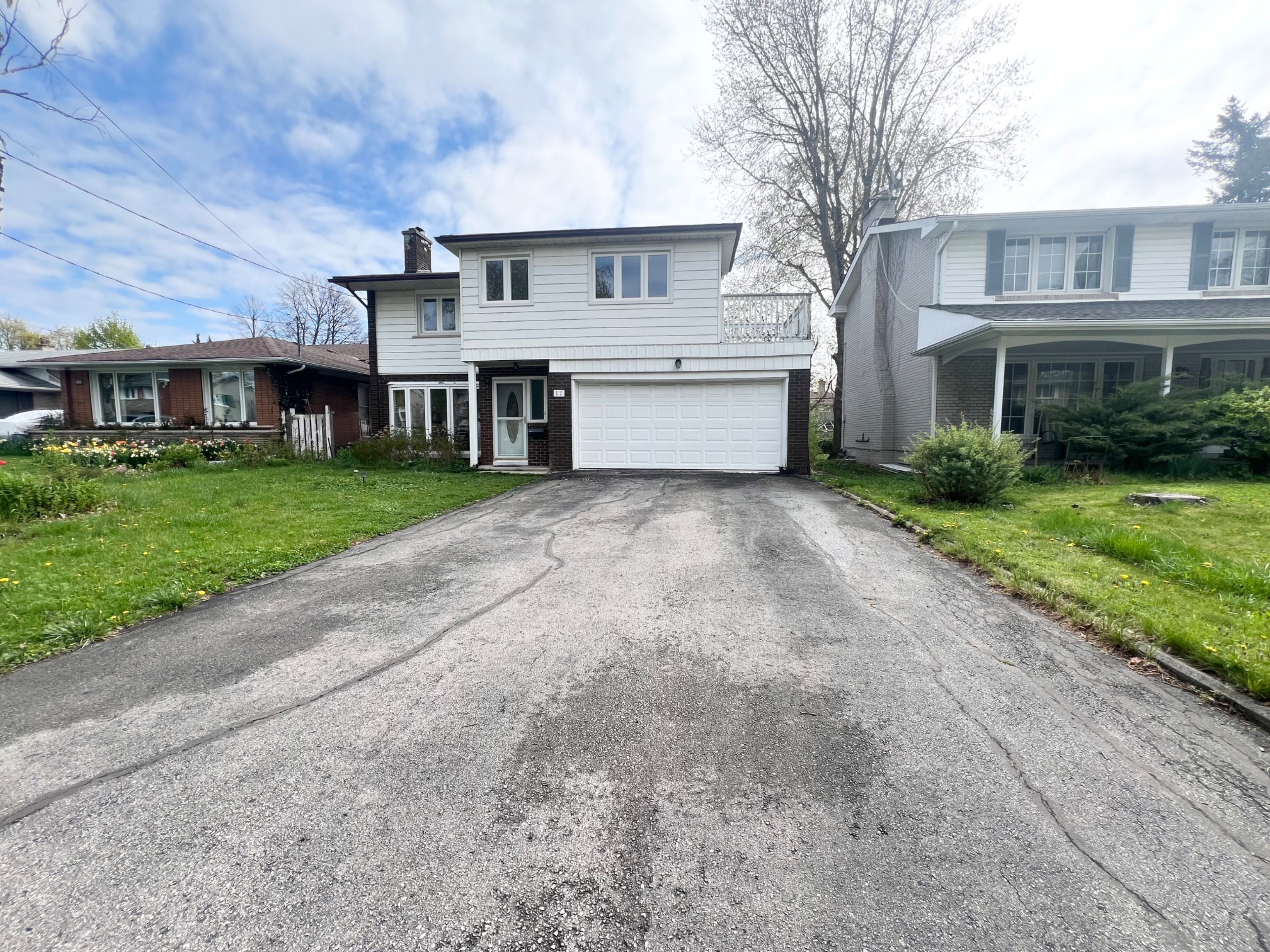 27 Tollerton Avenue, Toronto, On M2k 2h1
