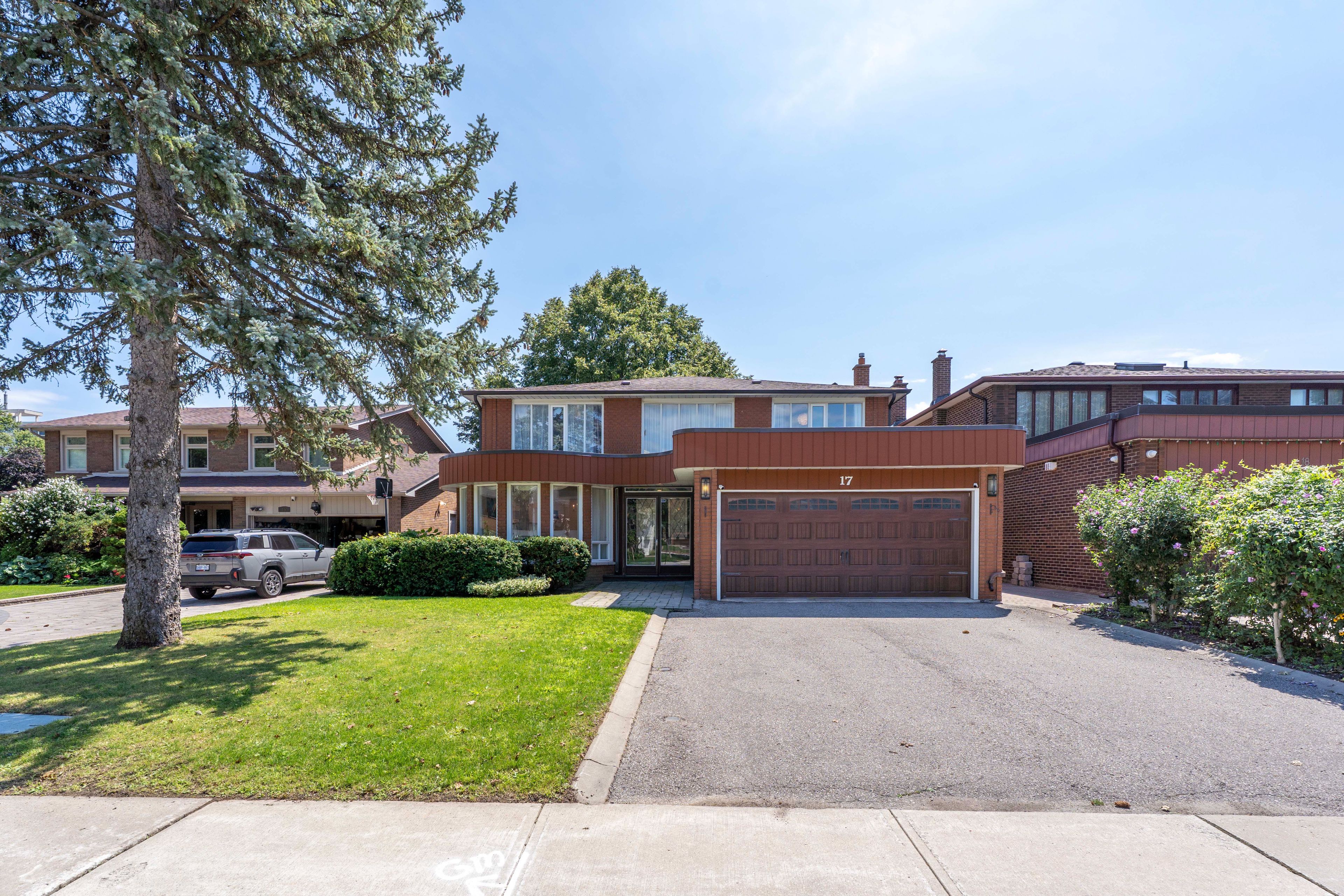 17 Twin Circle Court, Toronto, On M2r 3l3