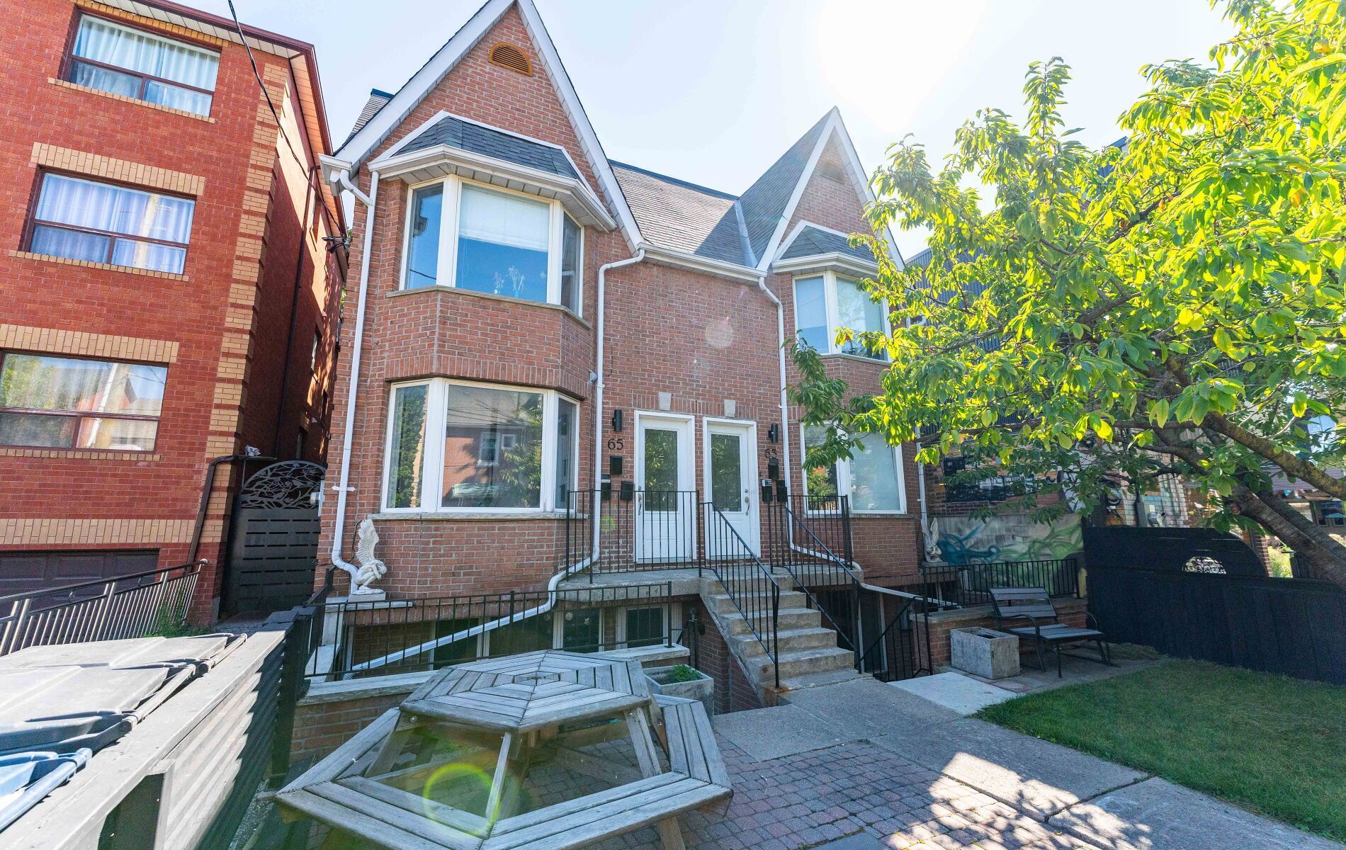 63 Bellevue Avenue Lower, Toronto, On M5t 2n6