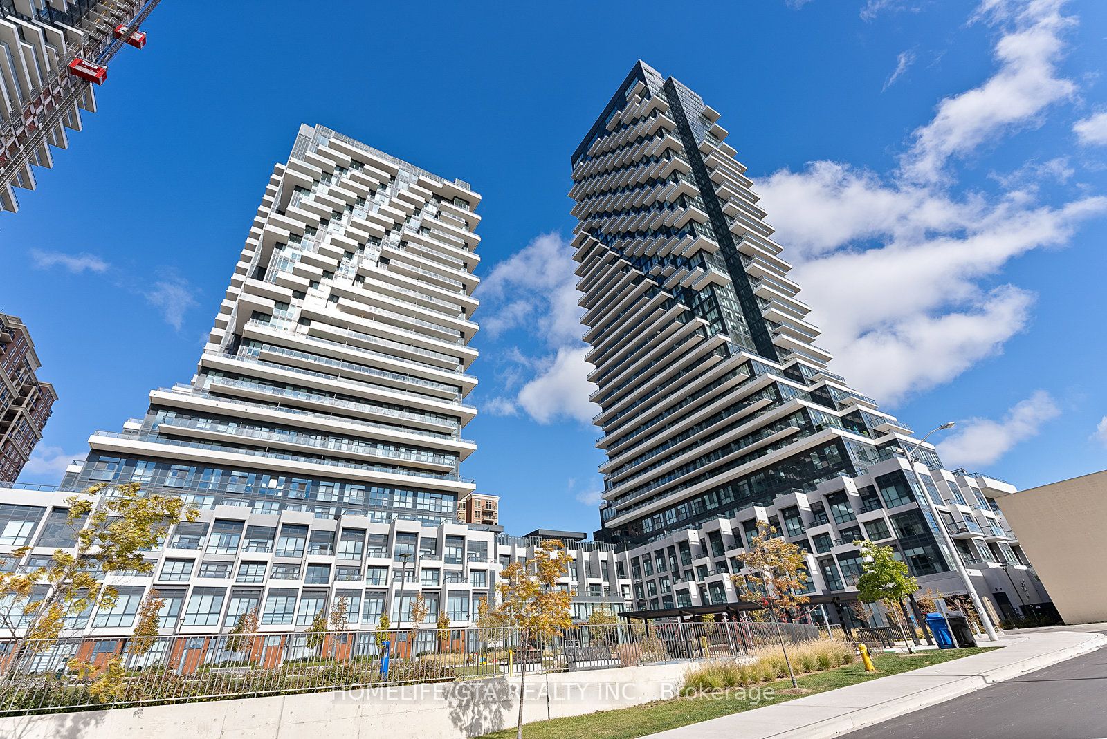 30 Inn On The Park Drive 2207, Toronto, On M3c 0p7