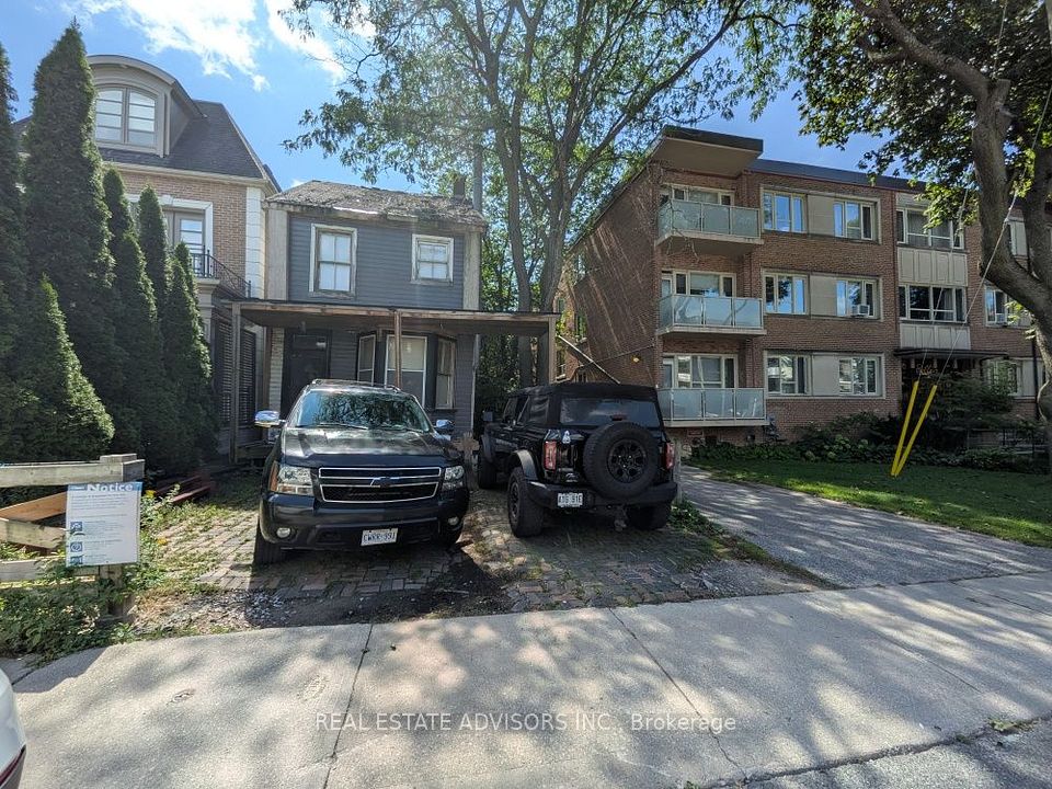 29 Thelma Avenue, Toronto, On M4v 1x8