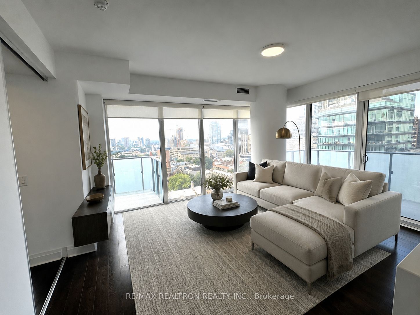 65 St Mary Street W 1707, Toronto, On M5s 0a6