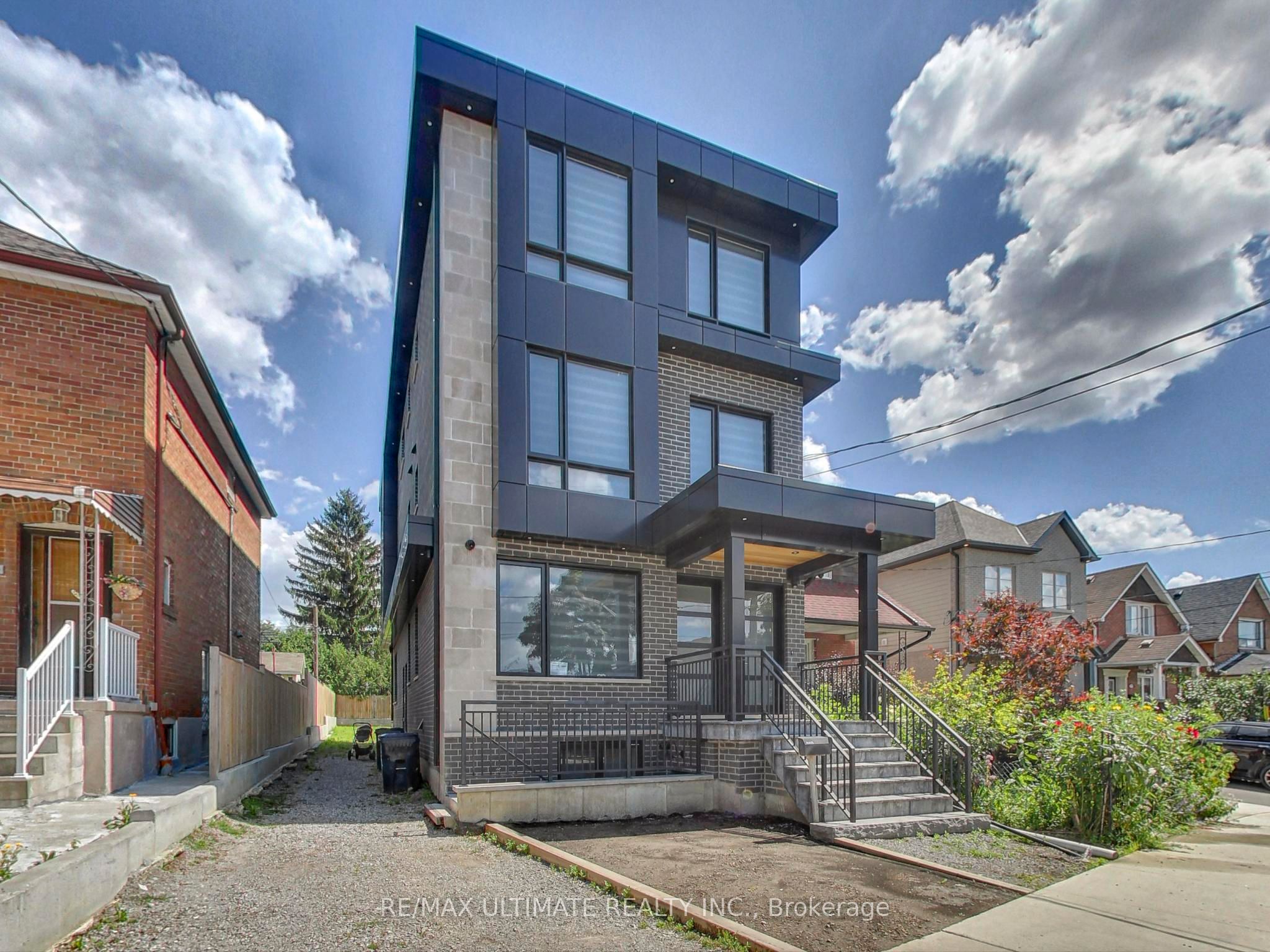 387 Glenholme Avenue 201, Toronto, On M6e 3e6