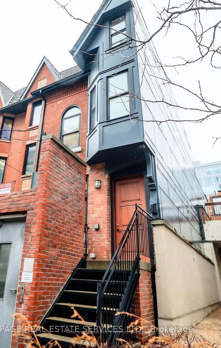 54 1/2 St Patrick Street, Toronto, On M5t 1v1