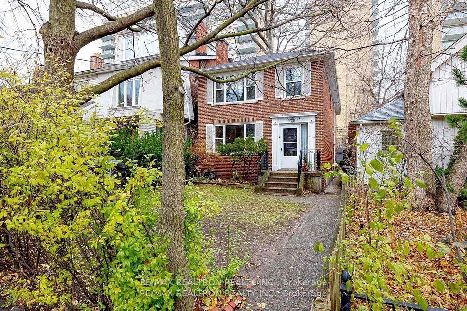 22 N Gormley Avenue Main, Toronto, On M4v 1y8