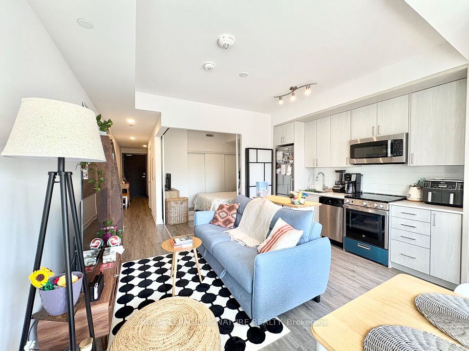 1 Cardiff Road 605, Toronto, On M4p 0g2