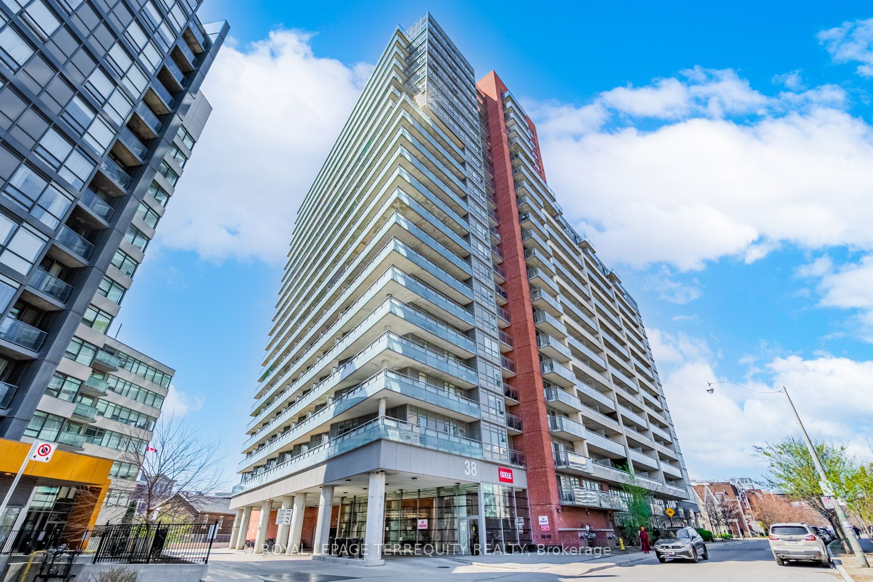 38 Joe Shuster Way 710, Toronto, On M6k 0a5