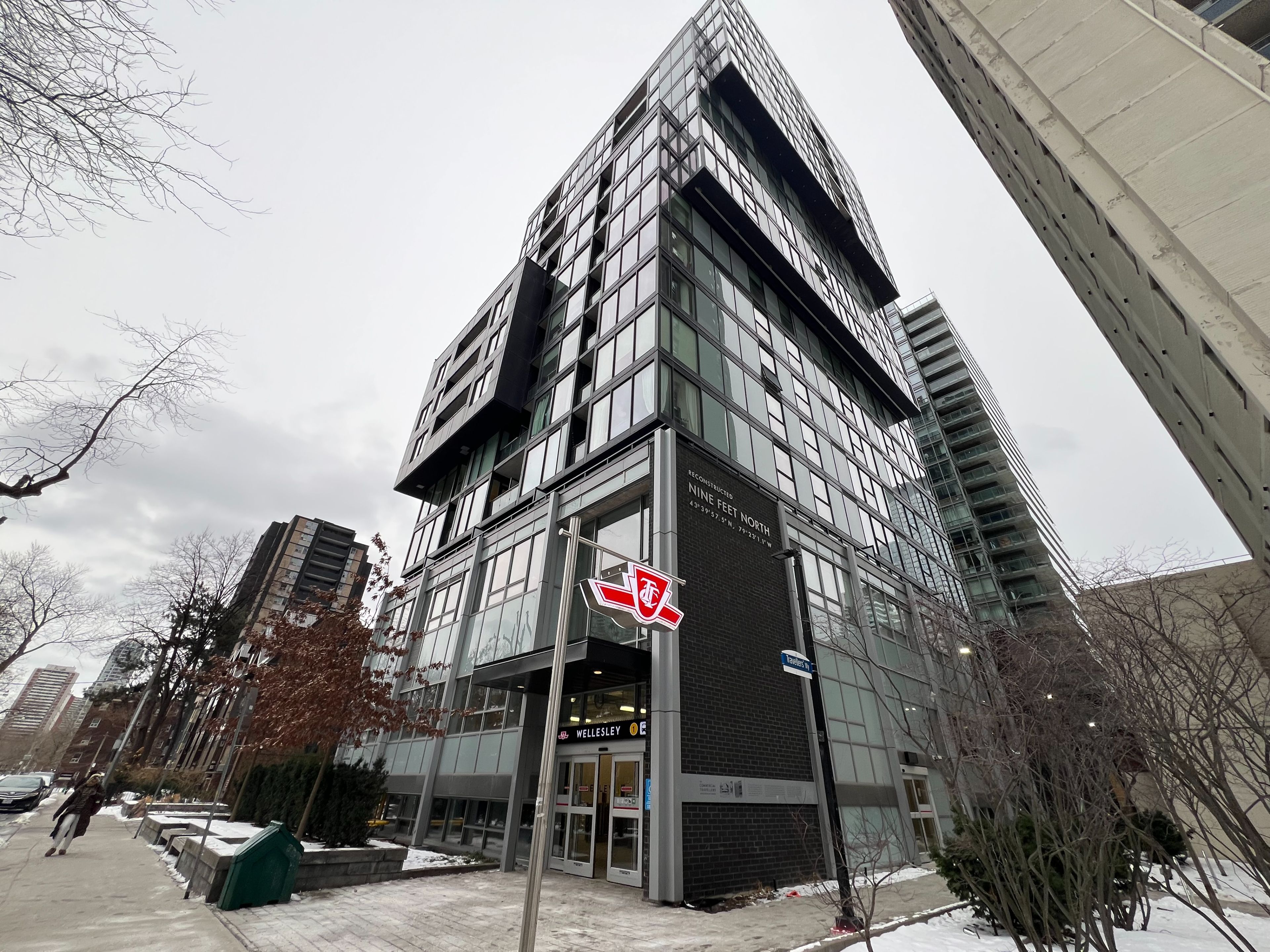 17 Dundonald Street 1007, Toronto, On M4y 0e4