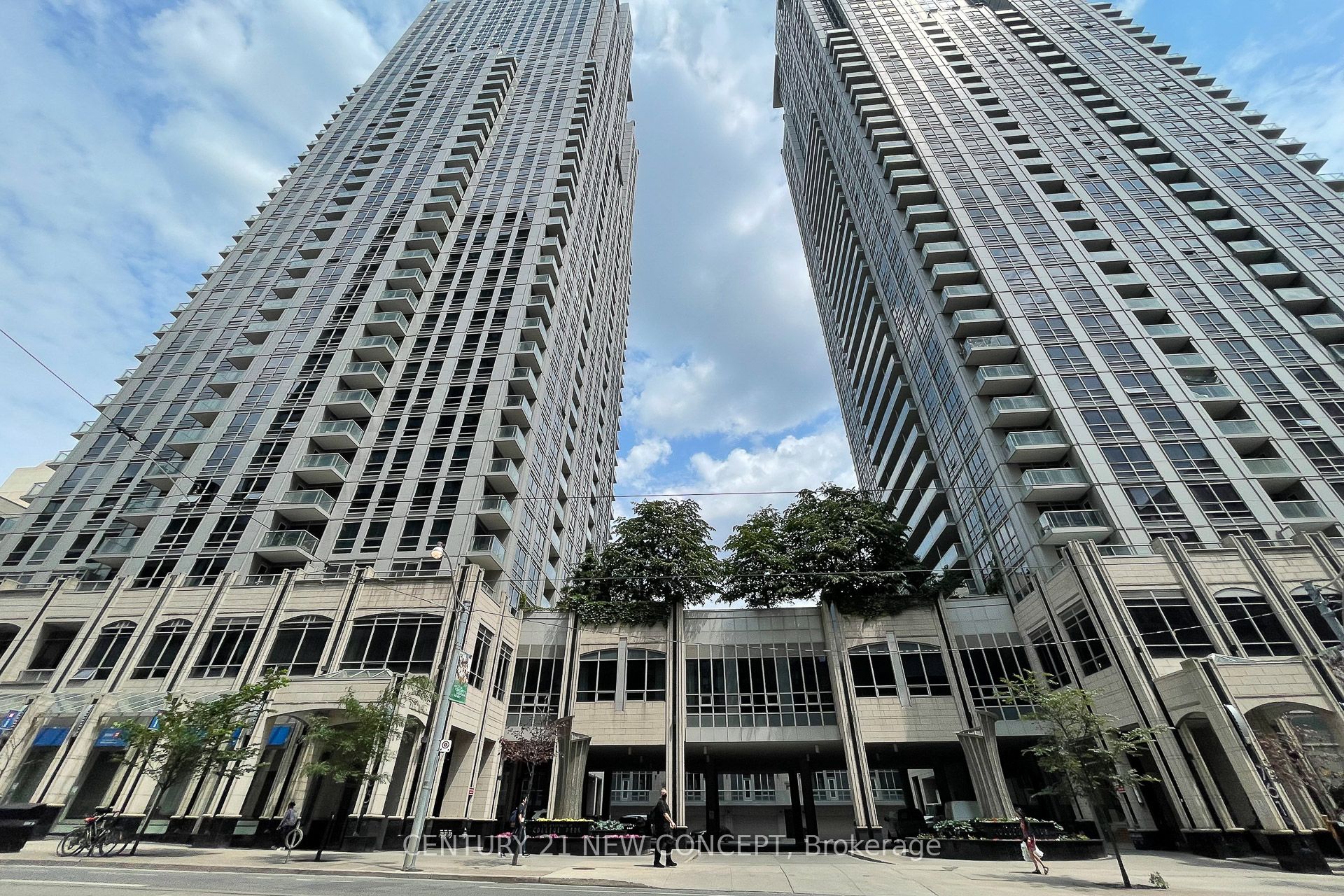 761 Bay Street 404, Toronto, On M5g 2r2