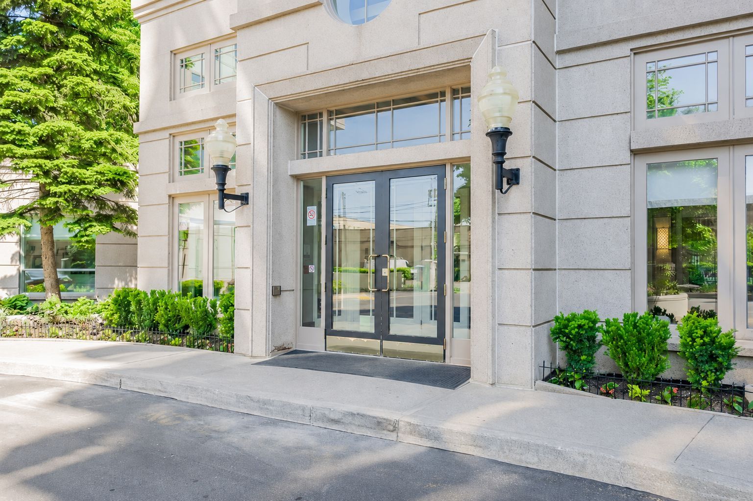 8 Covington Road N 408, Toronto, On M6a 3e5