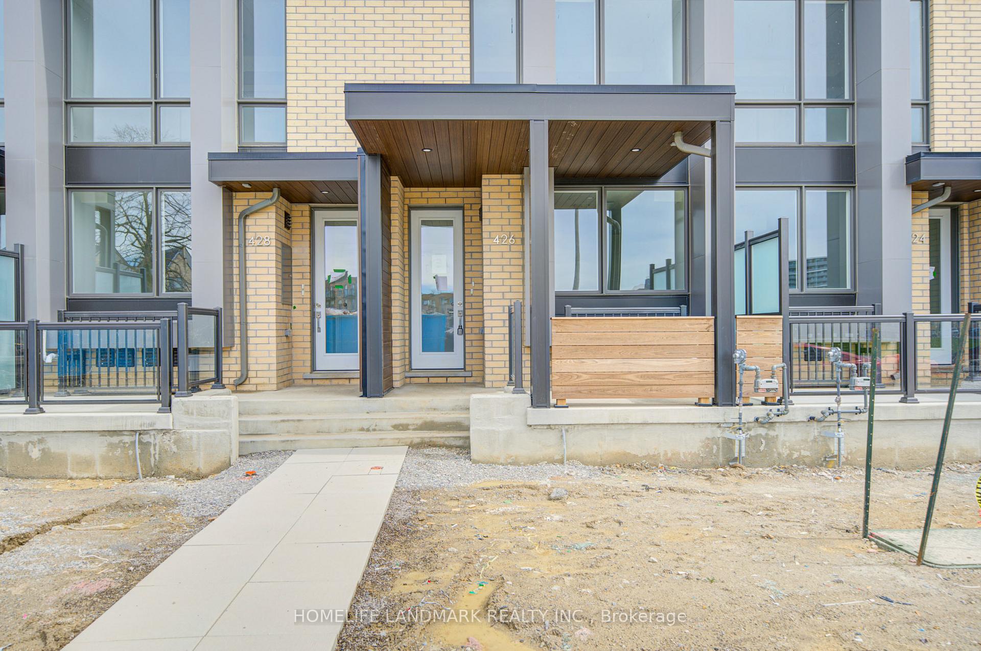 426 New Lawrence Heights Way Boulevard, Toronto, On M6a 0e6