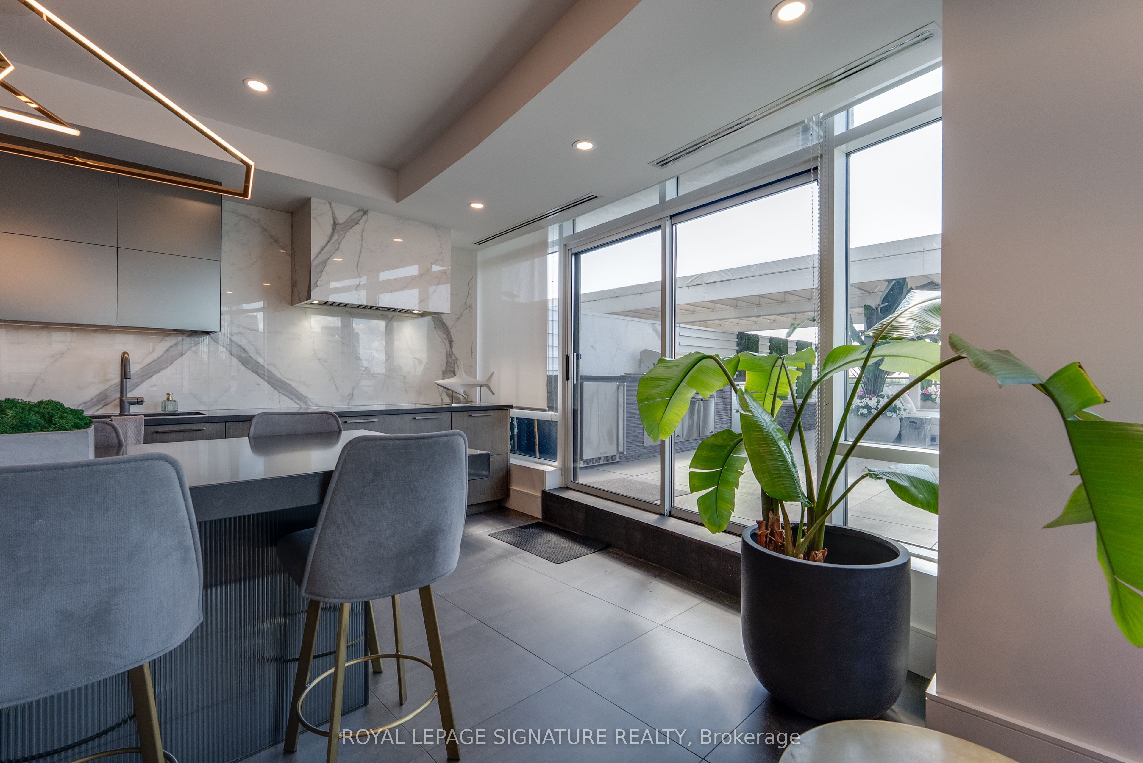 500 Queens Quay W 602e, Toronto, On M5v 3k8