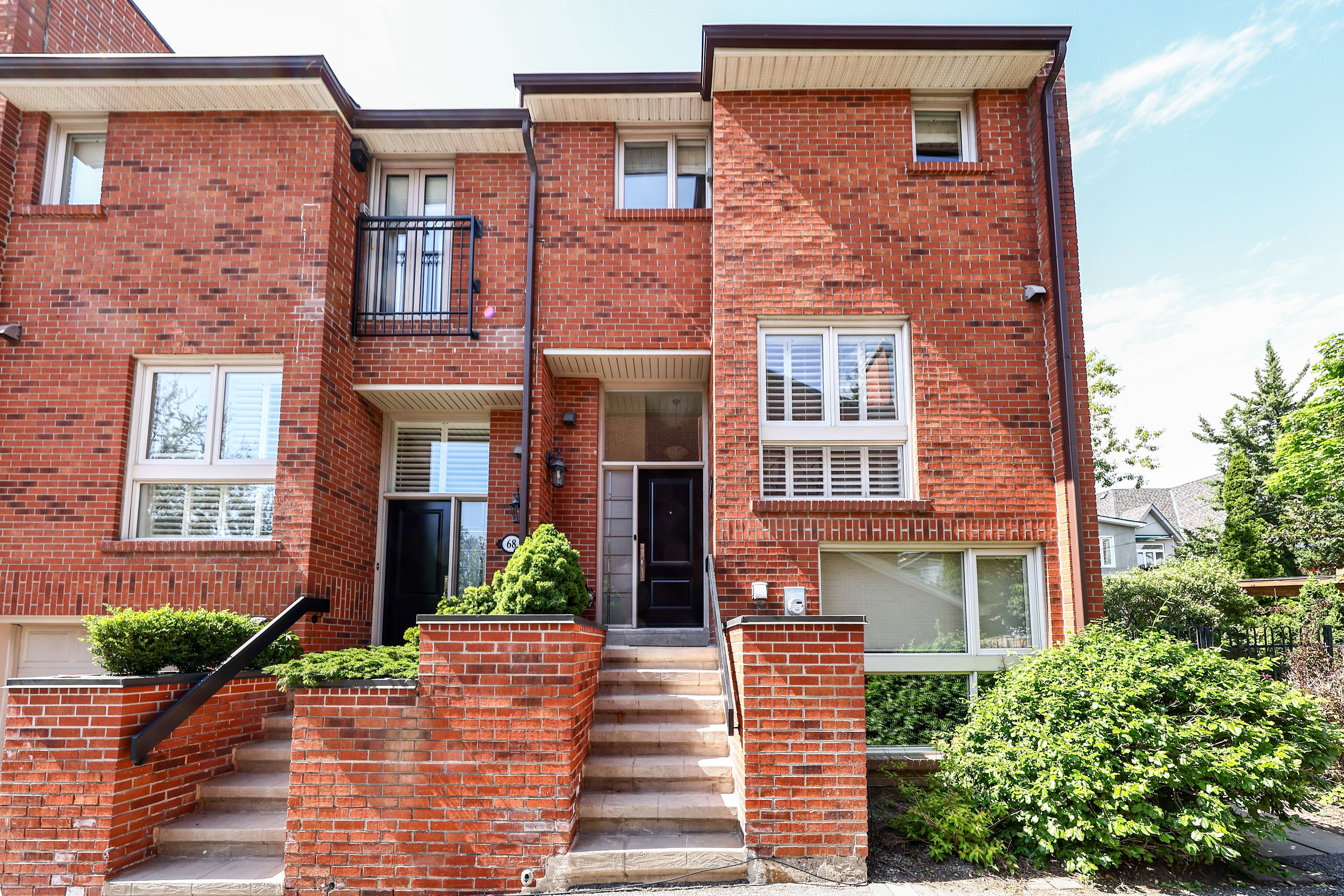 70 Sylvan Valley Way, Toronto, On M5m 4m3