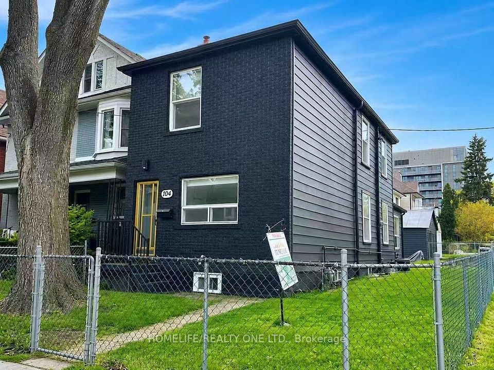 104 Benson Avenue, Toronto, On M6g 2j1