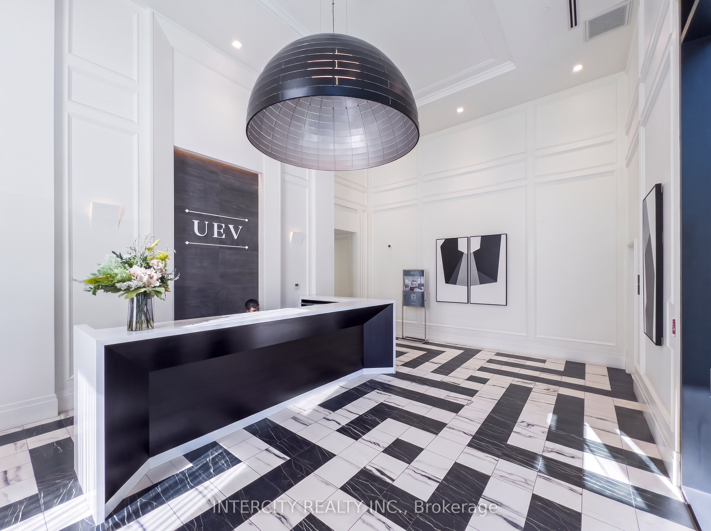 33 Frederick Todd Way 1307, Toronto, On M4g 0c9