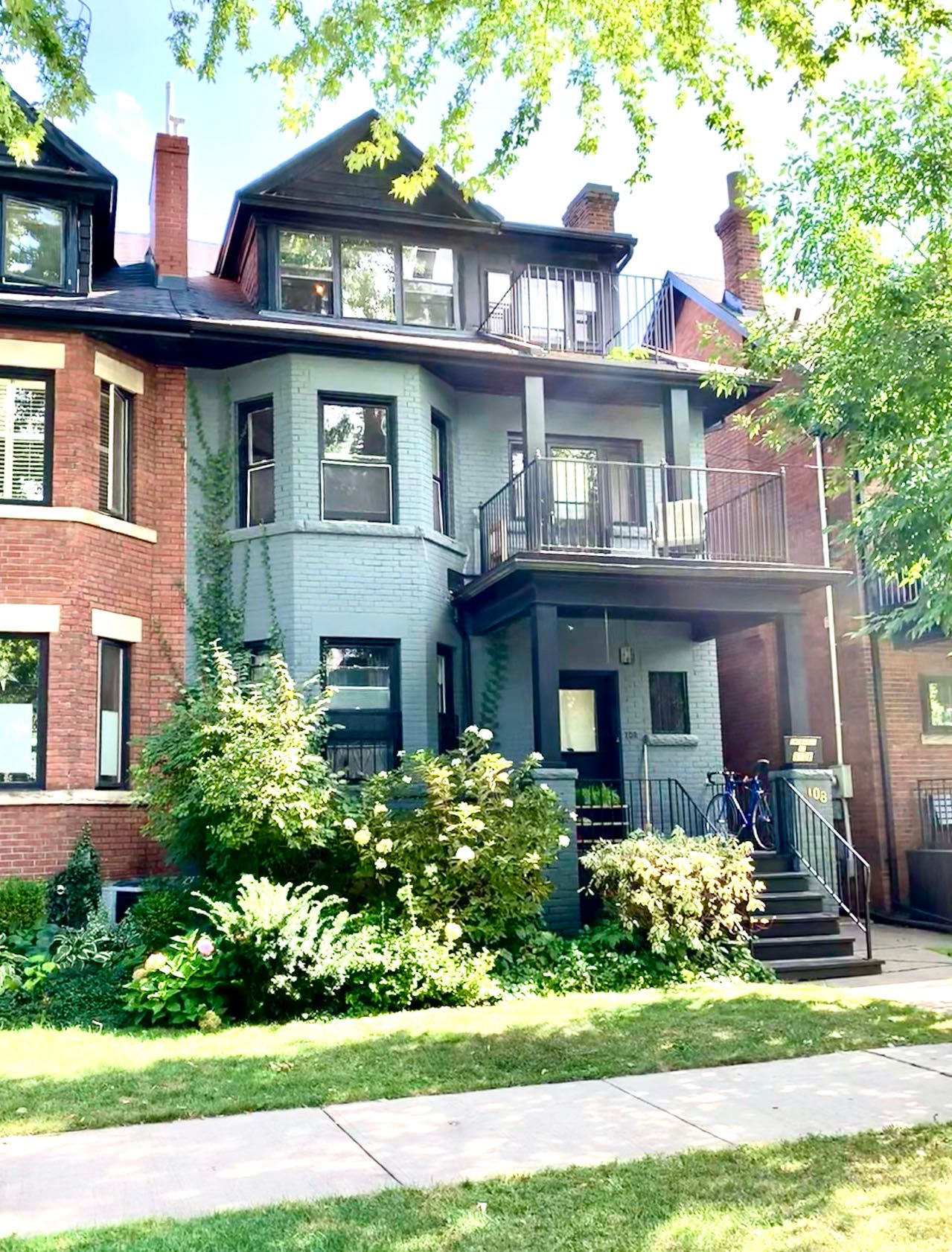 108 Admiral Road 5, Toronto, On M5r 2l6