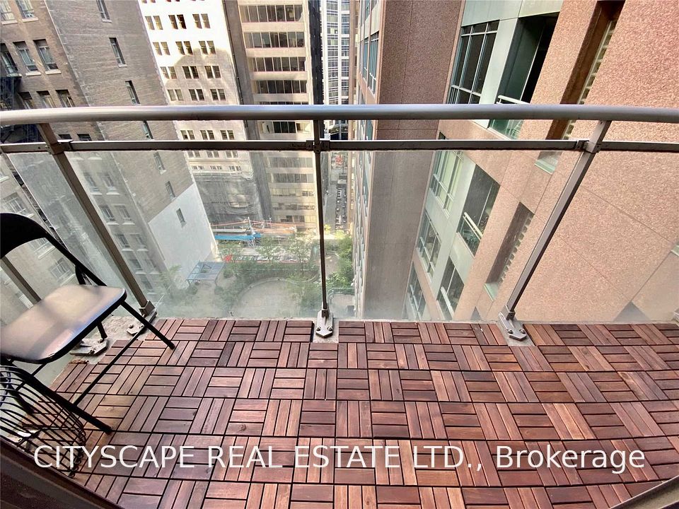 8 Colborne Street 1702, Toronto, On M5e 1e1