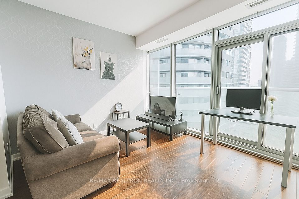 12 York Street 3301, Toronto, On M5j 2z2
