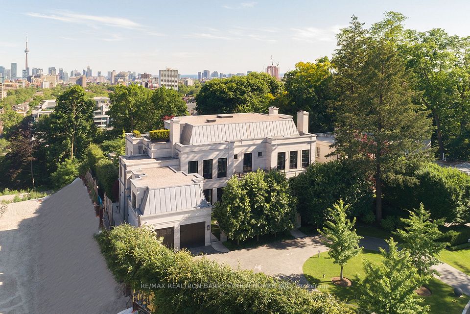 17 Ardwold Gate, Toronto, On M5r 2w1