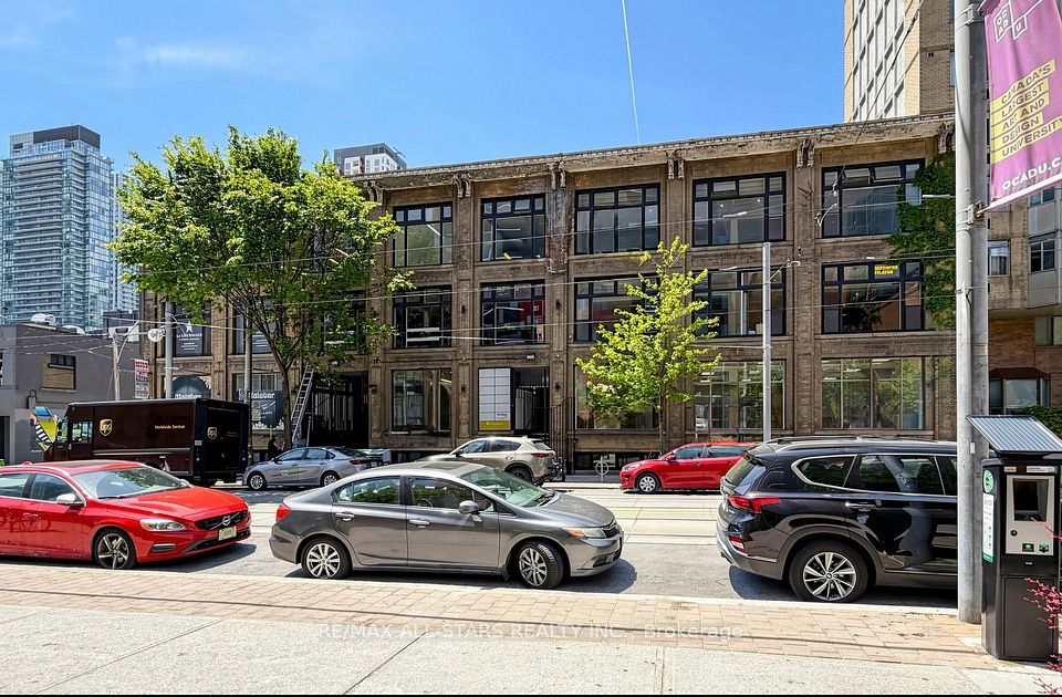 14 Mccaul Street 300, Toronto, On M5t 1v6