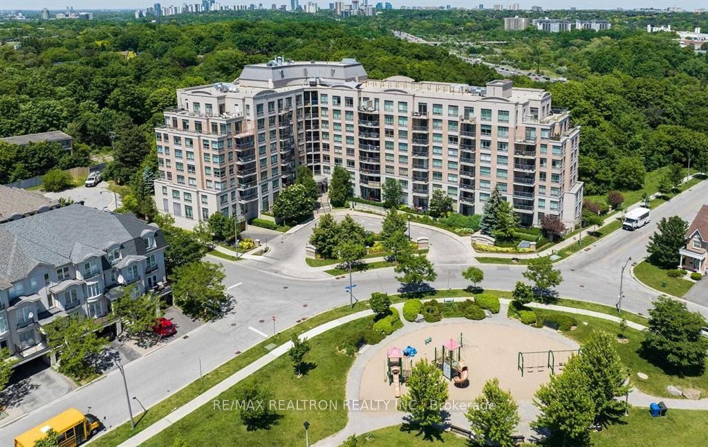 16 Dallimore Circle 414, Toronto, On M3c 4c4