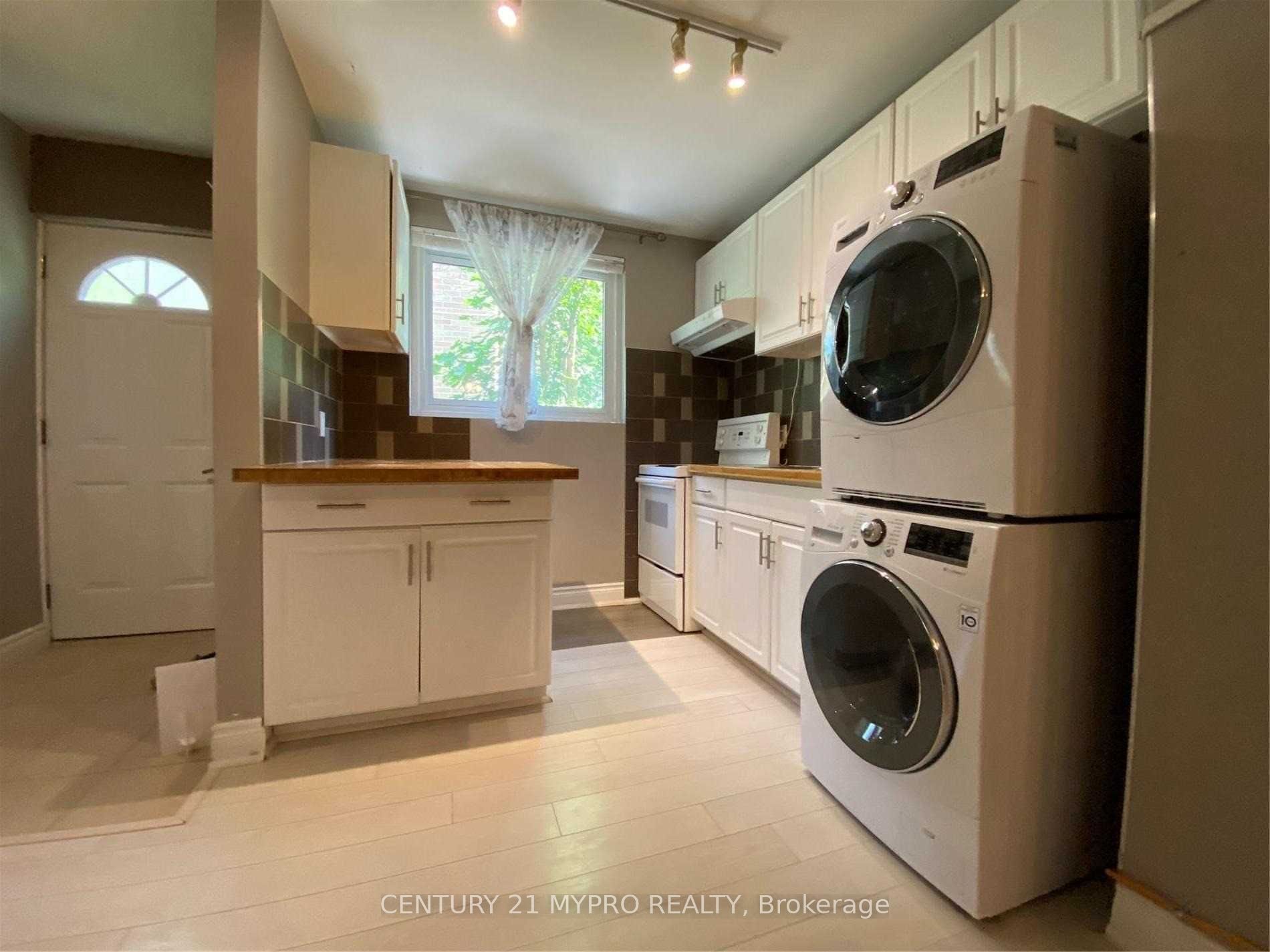 16 North Hills Terrace Lower, Toronto, On M3c 1m6