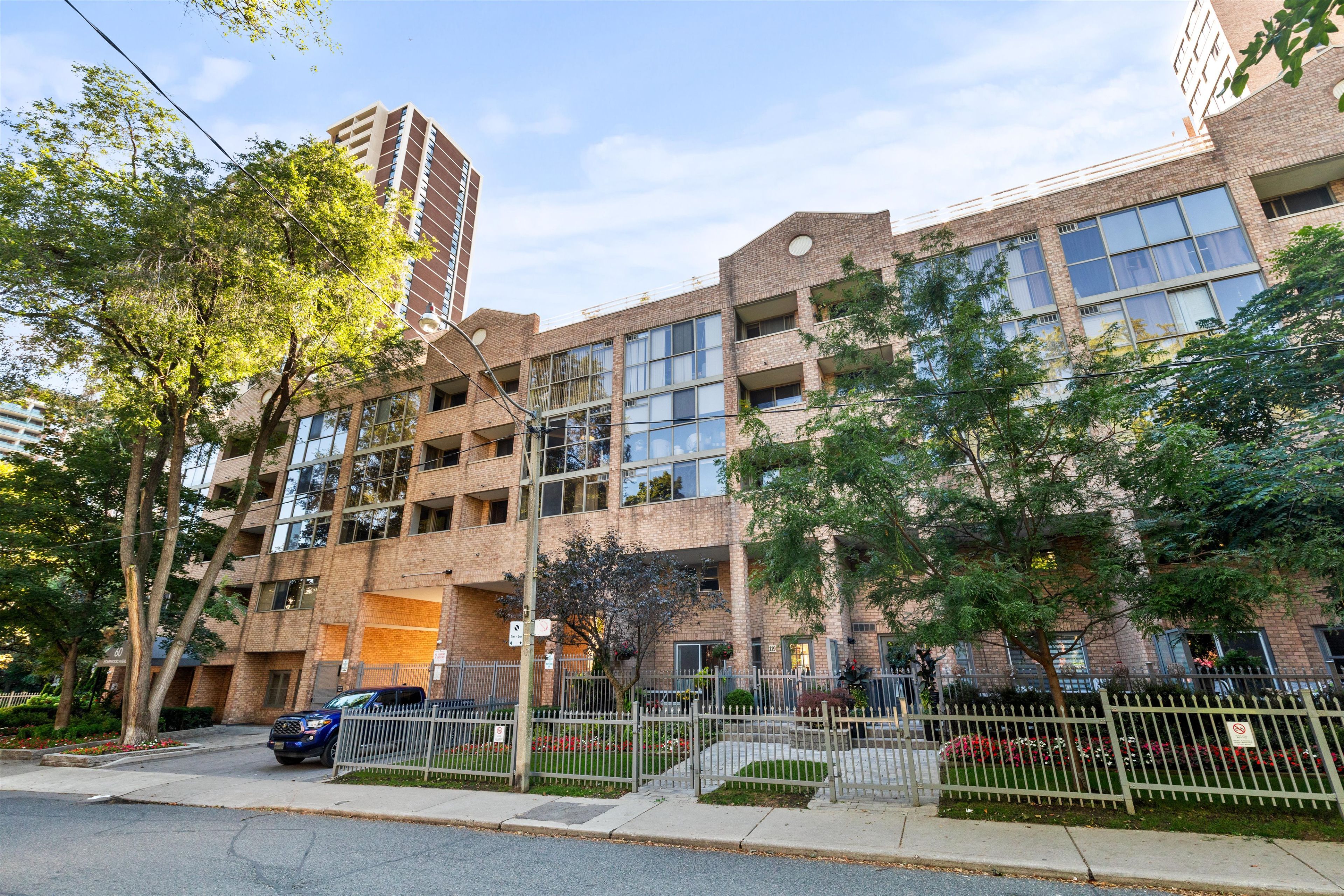60 Homewood Avenue 504, Toronto, On M4y 2x4