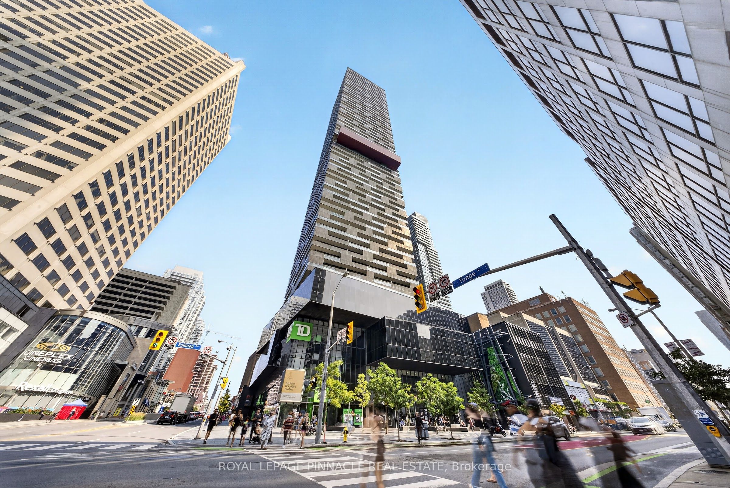 8 Eglinton Avenue E 2002, Toronto, On M4p 0c1