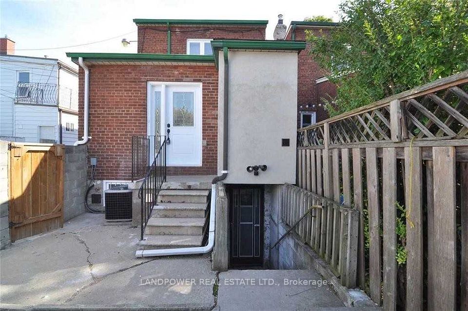 140 Manning Avenue Main, Toronto, On M6j 2k5
