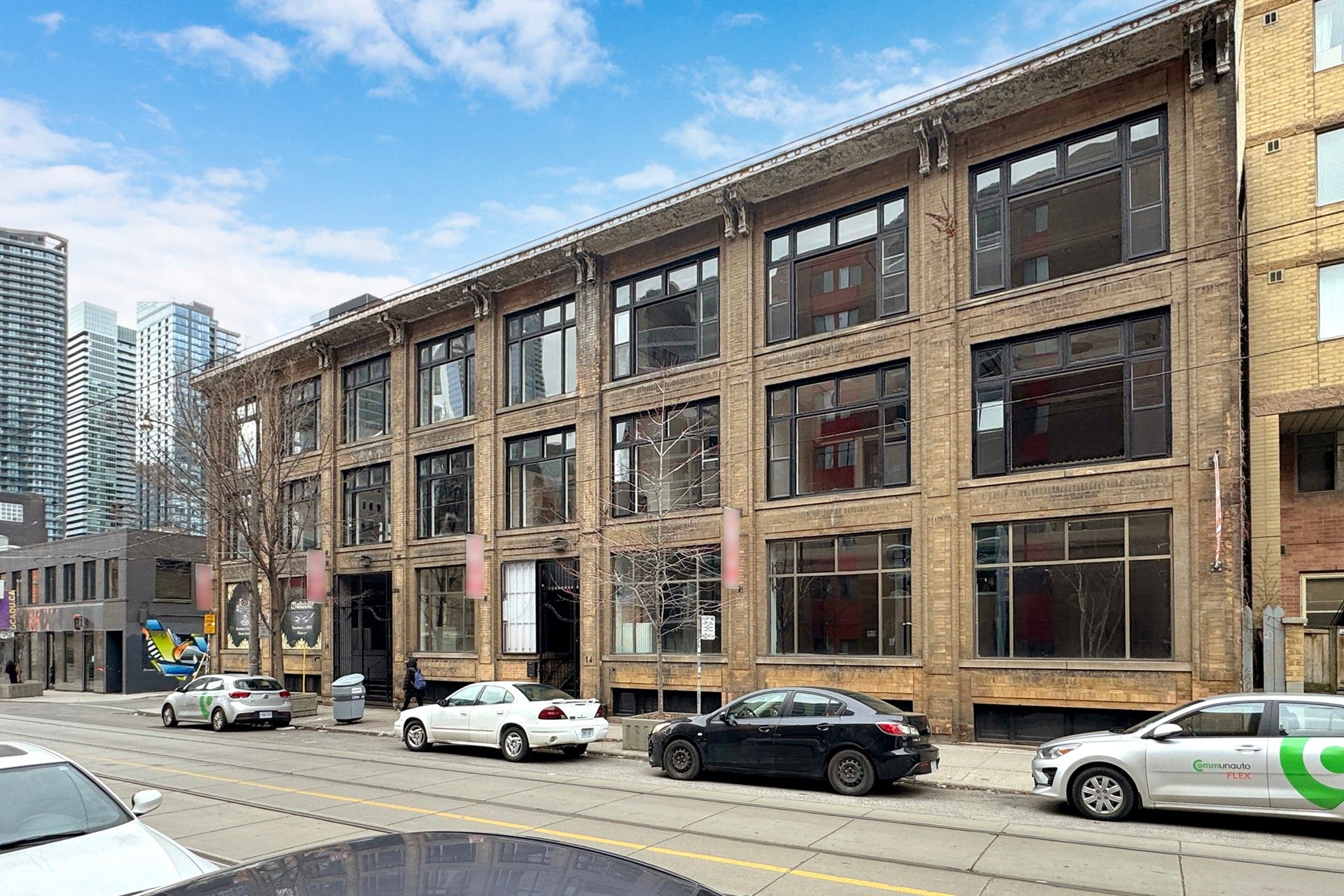 14 Mccaul Street 201, Toronto, On M5t 1v6