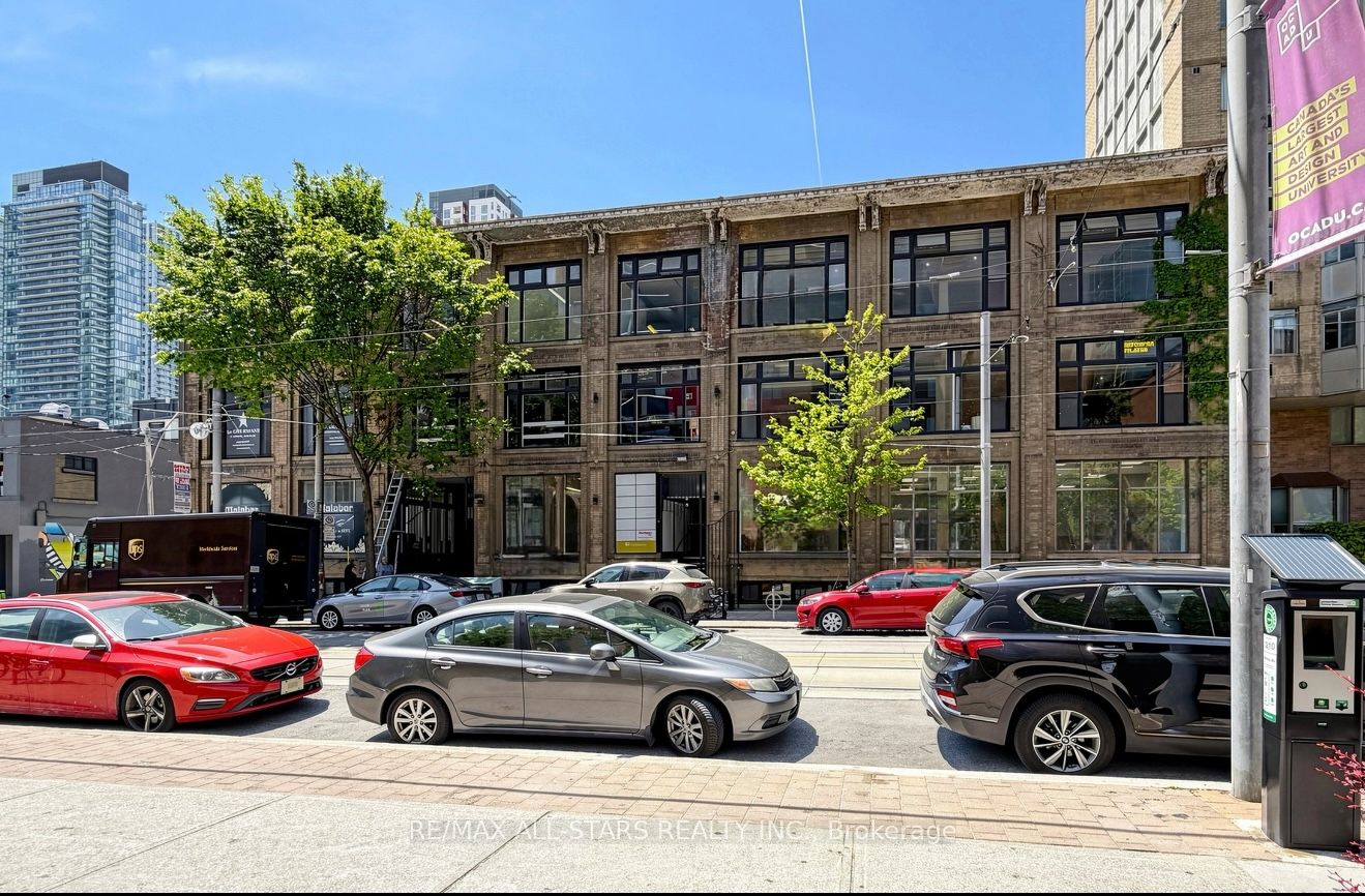 14 Mccaul Street 100, Toronto, On M5t 1v6
