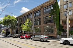 14 Mccaul Street 102, Toronto, On M5t 1v6