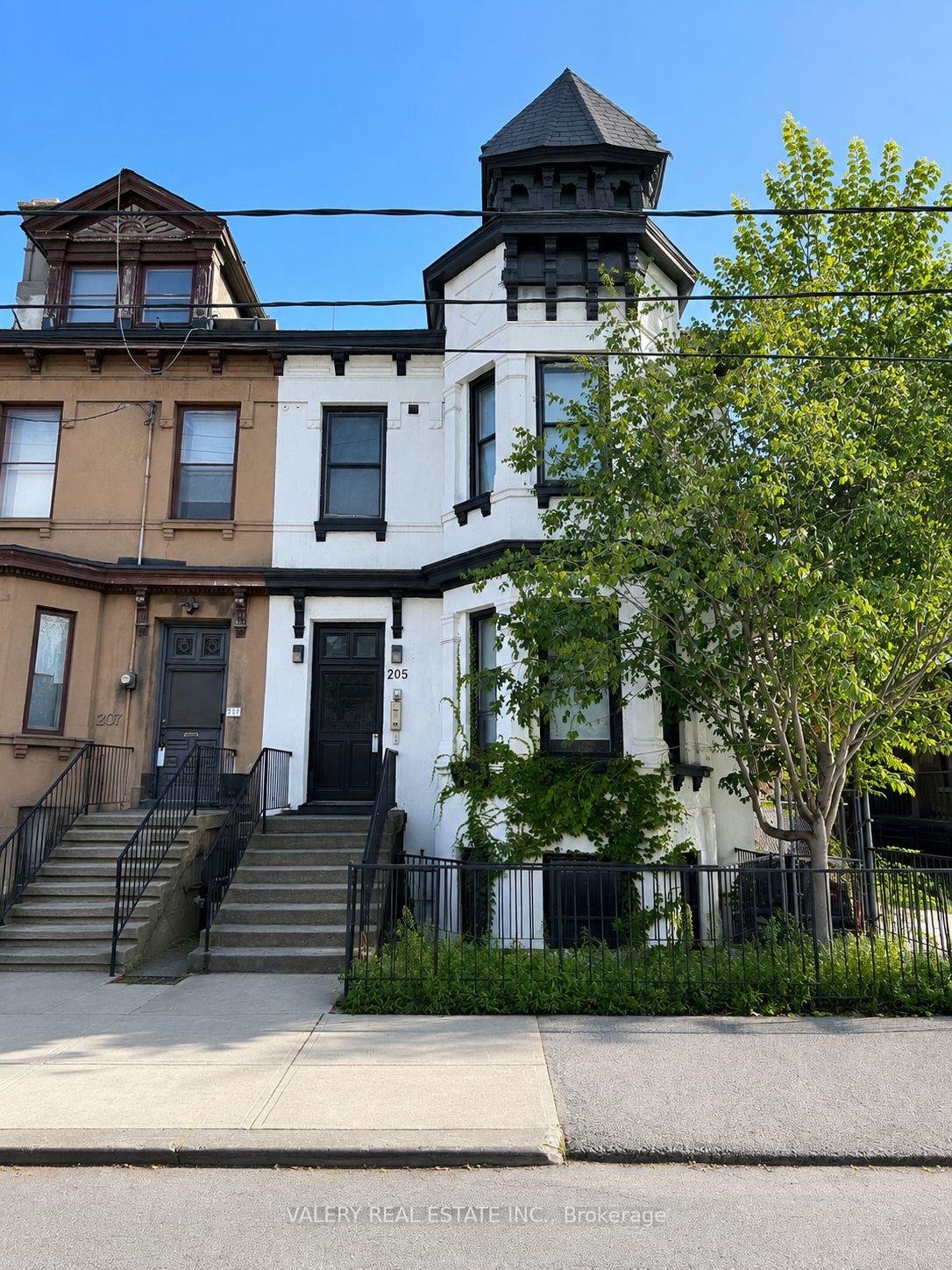 205 Gerrard Street E 4, Toronto, On M5a 2e7