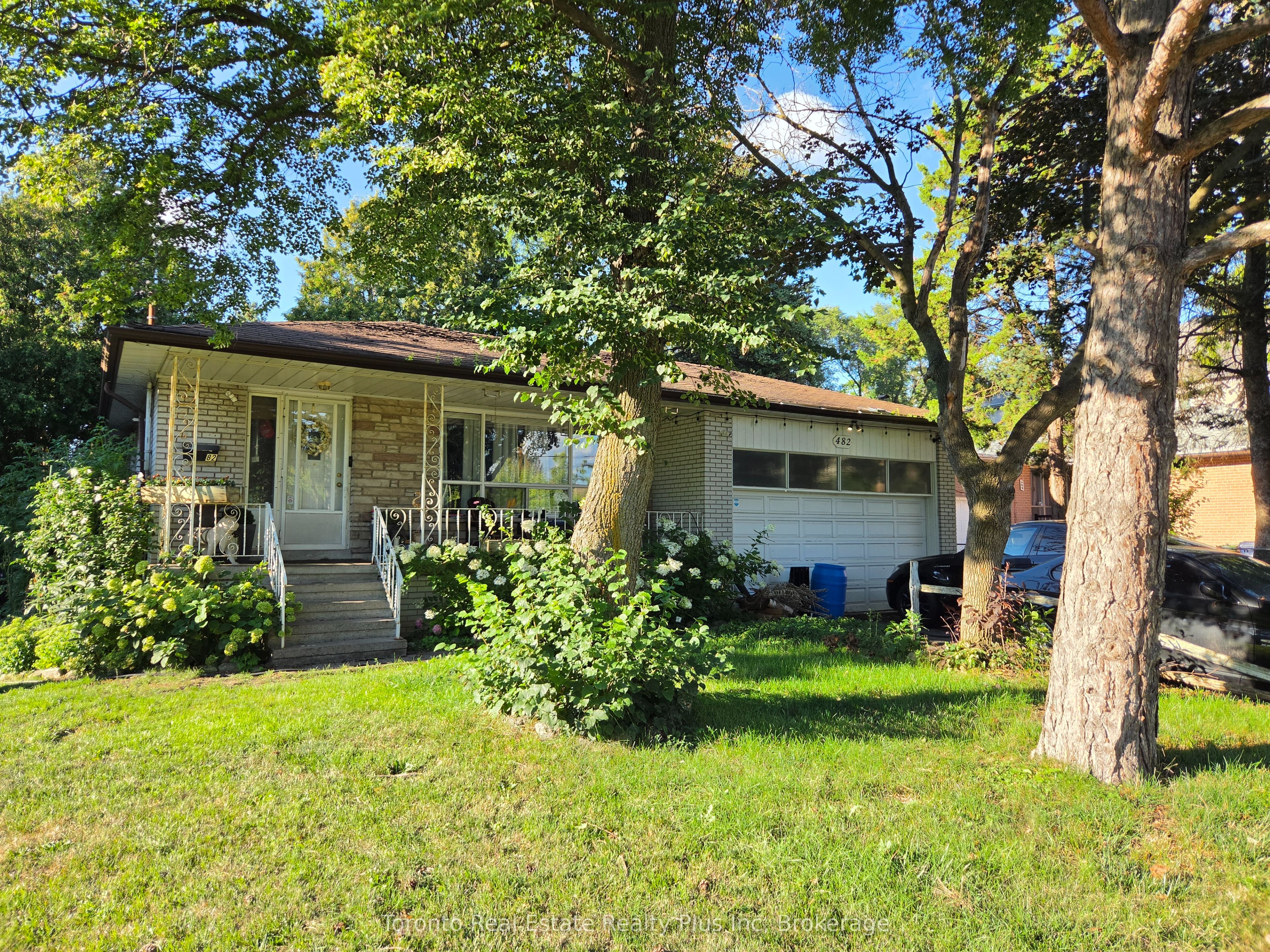 482 Ruth Avenue, Toronto, On M2m 2j3