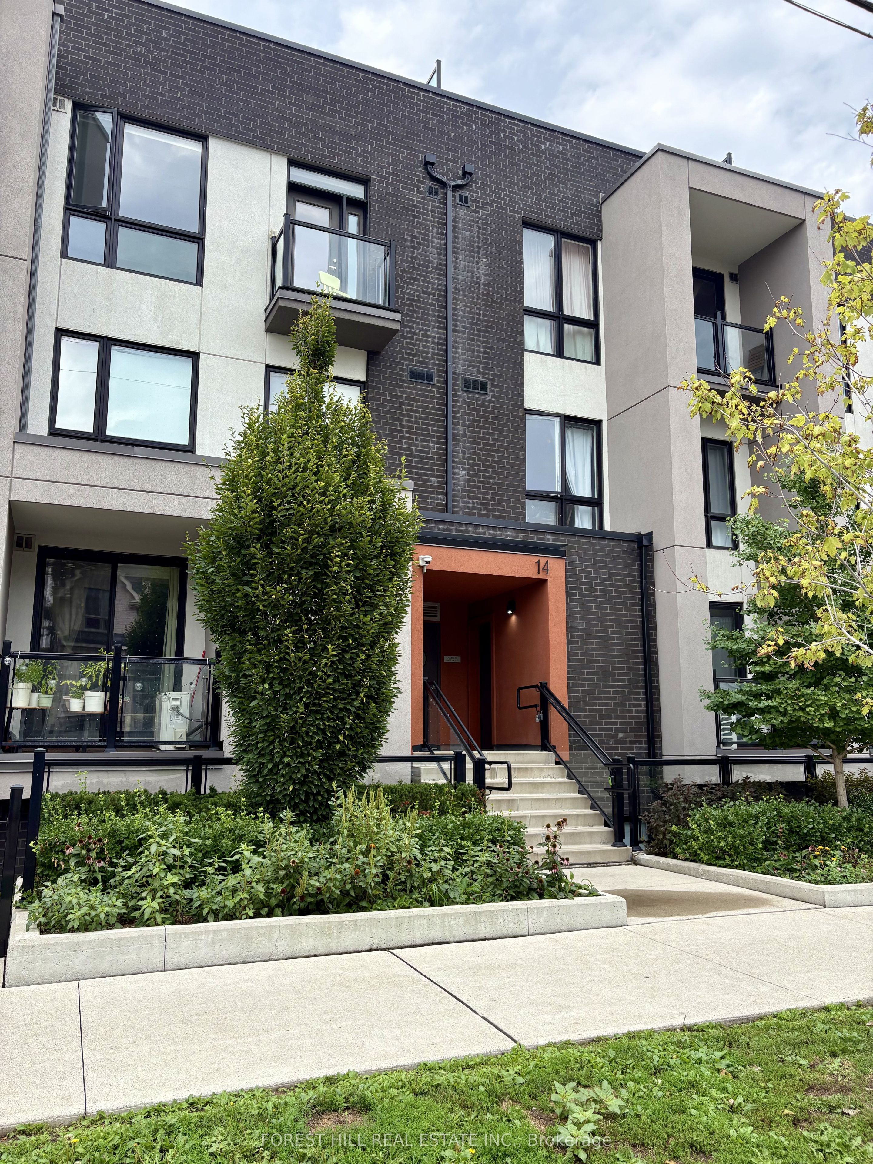 14 Marquette Avenue 7, Toronto, On M6a 0e1