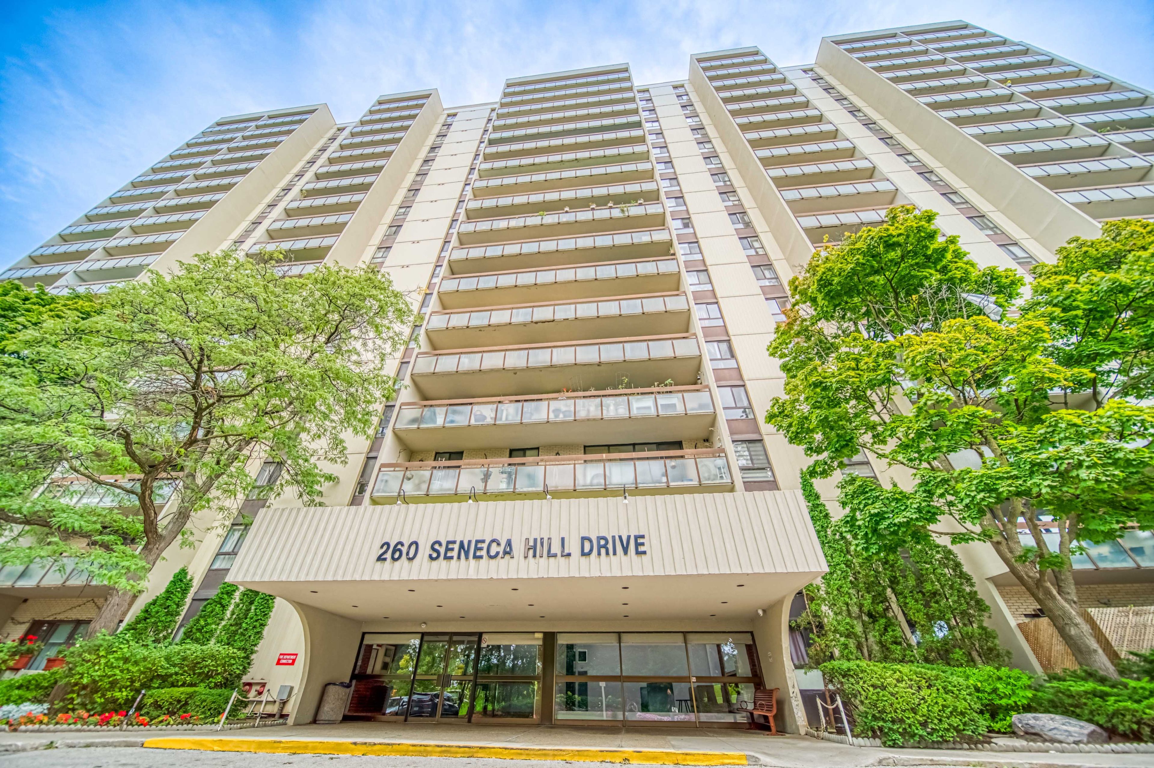 260 Seneca Hill Drive 1811, Toronto, On M2j 4s6