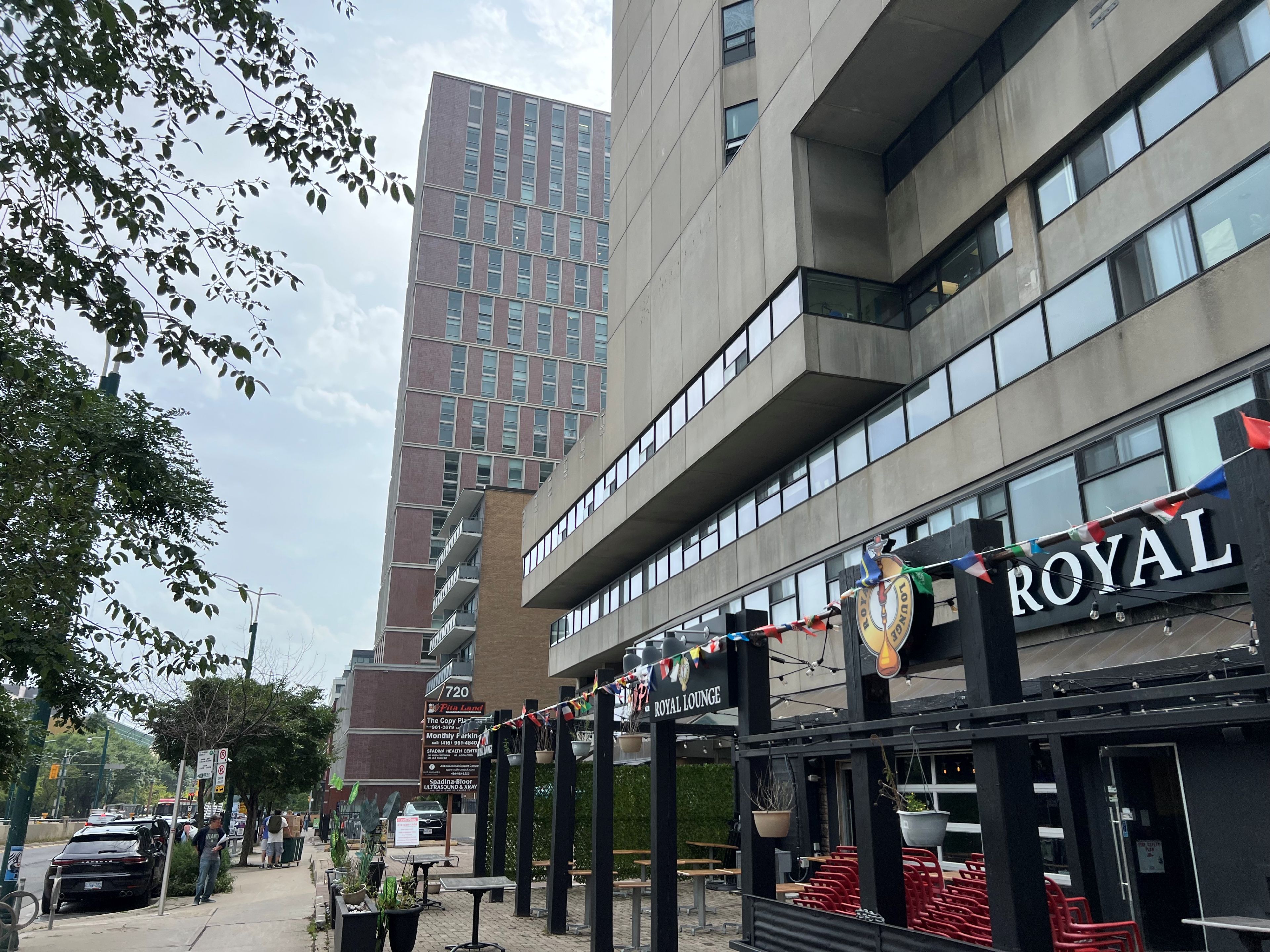 720 Spadina Avenue 409, Toronto, On M5s 2t9