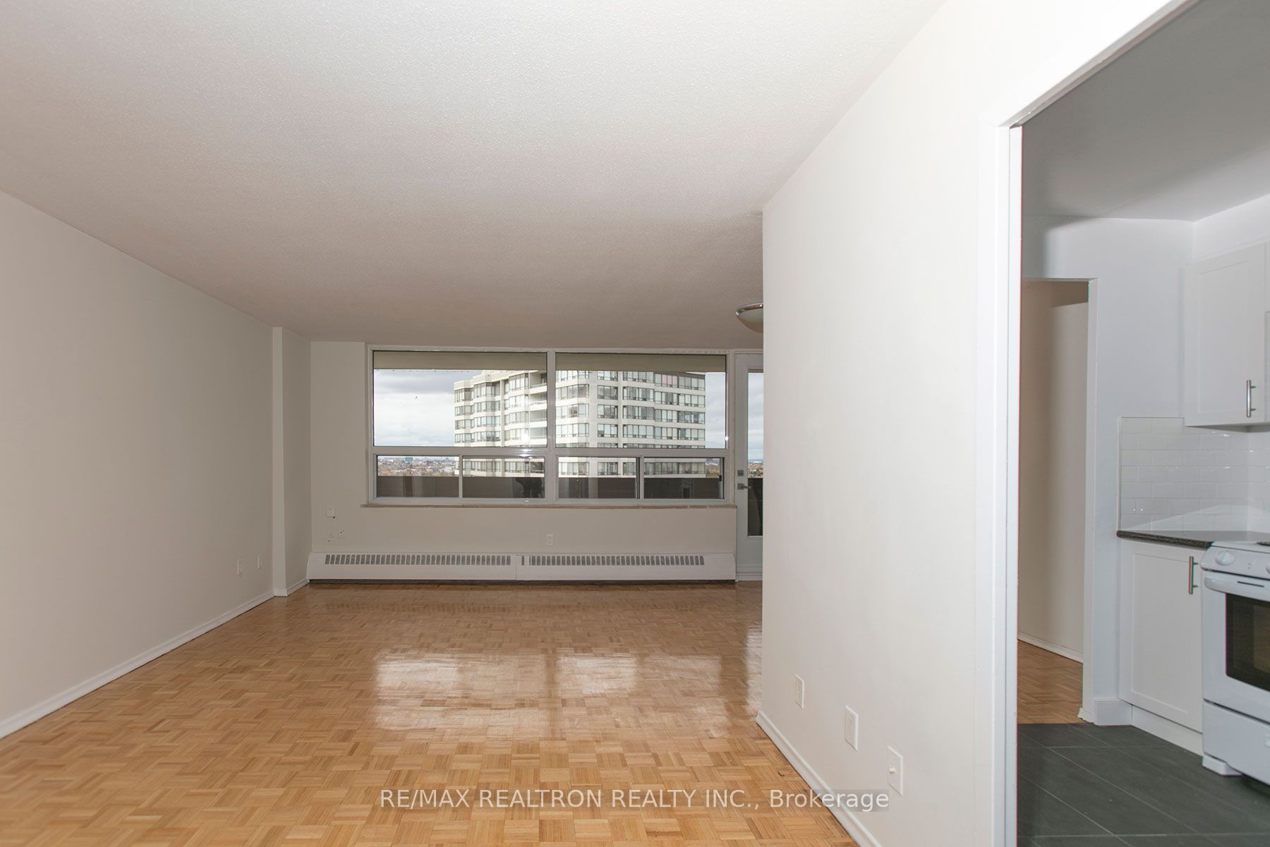 6200 Bathurst Street 1110, Toronto, On M2r 2a3