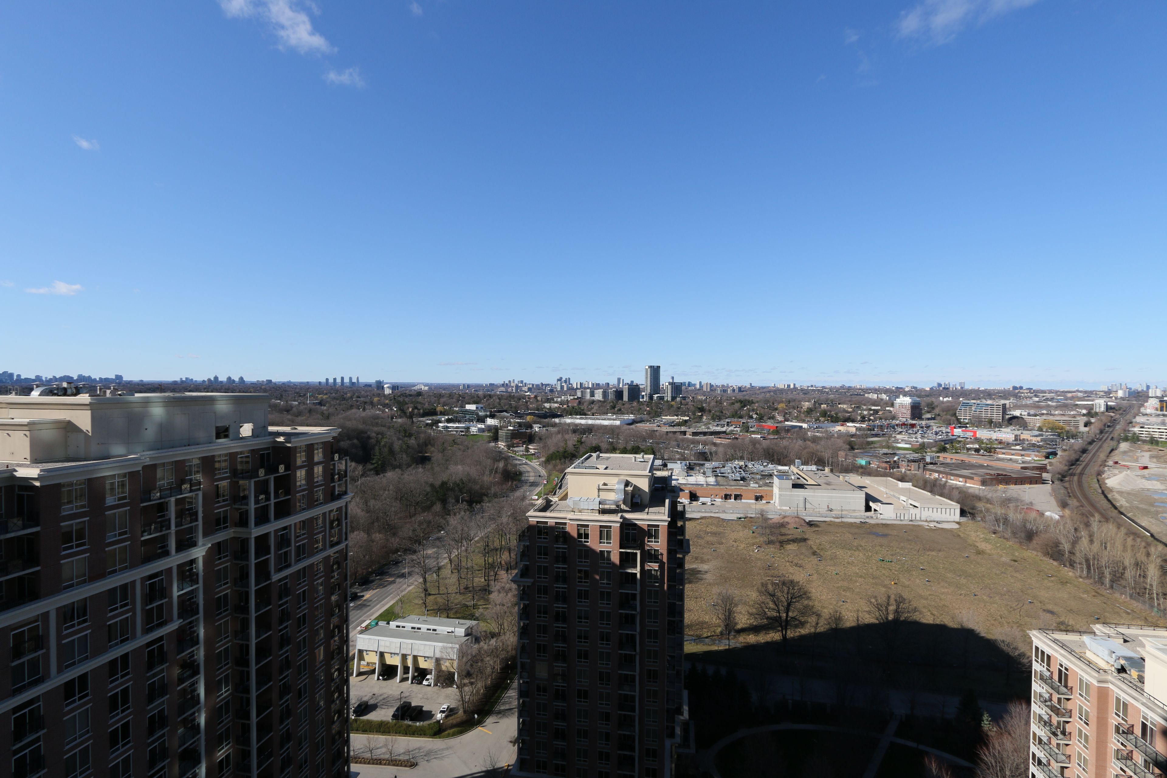 20 Inn On The Park Drive 2338, Toronto, On M3c 0p8