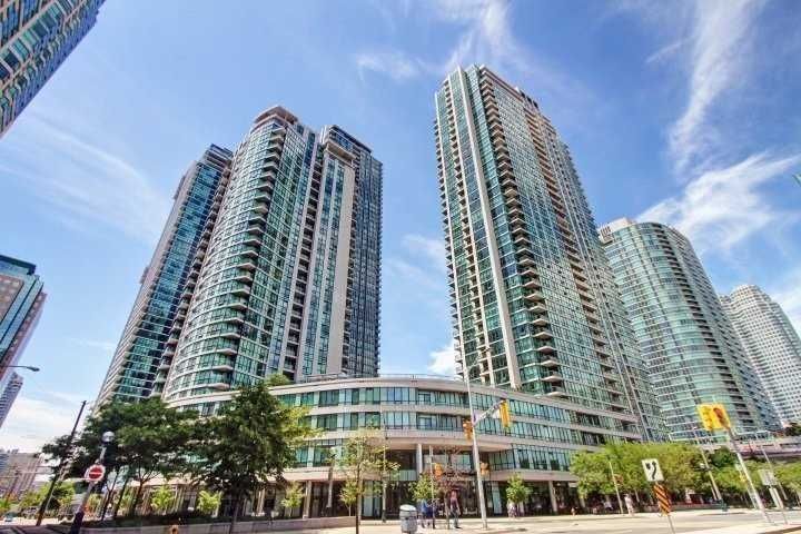 12 Yonge Street E 402, Toronto, On M5e 1z9