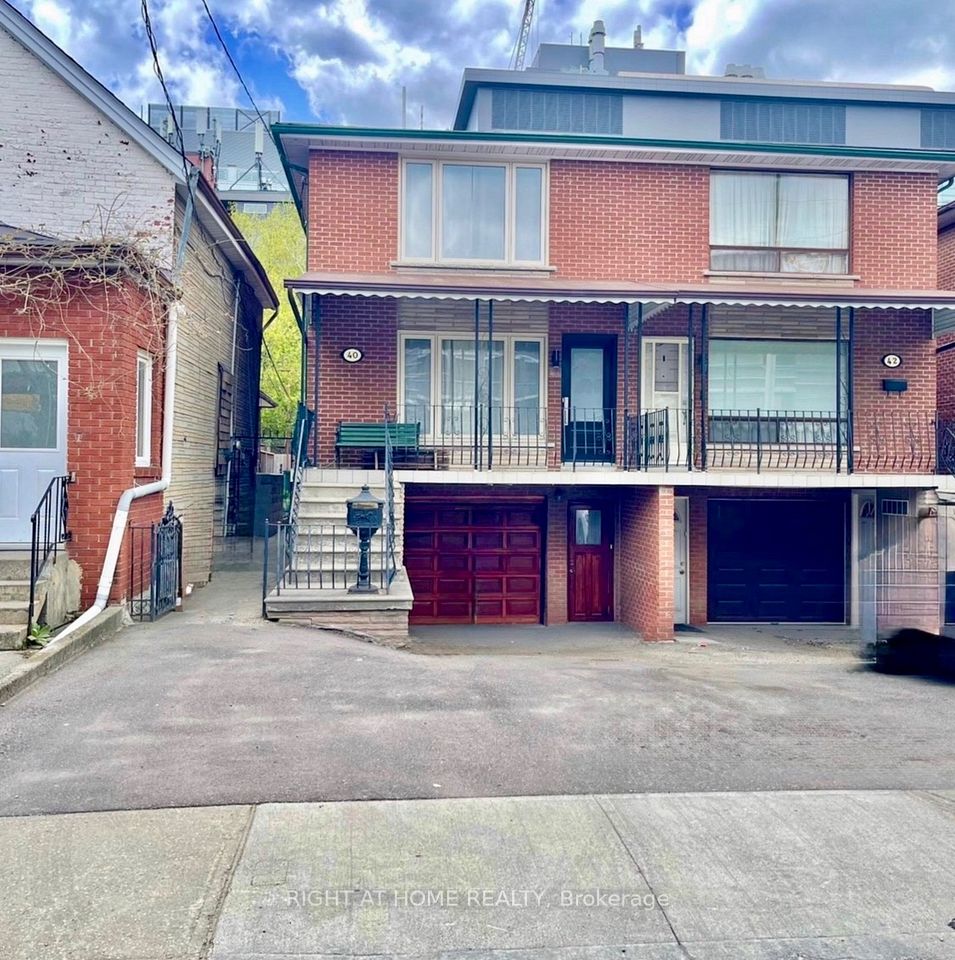 40 Bellevue Avenue, Toronto, On M5t 2n4