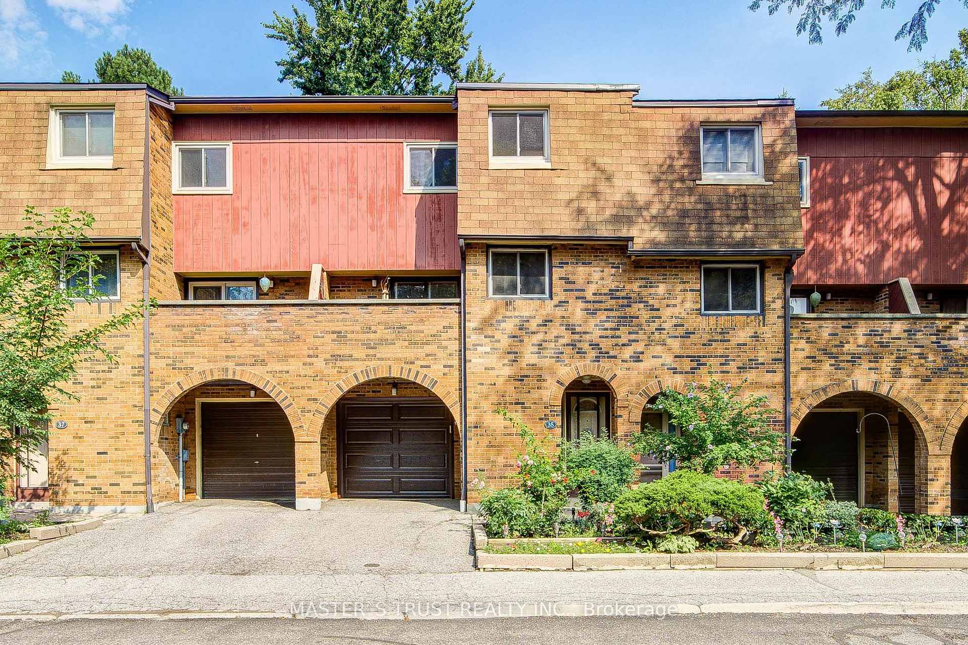 35 Bards Walkway, Toronto, On M2j 4t8