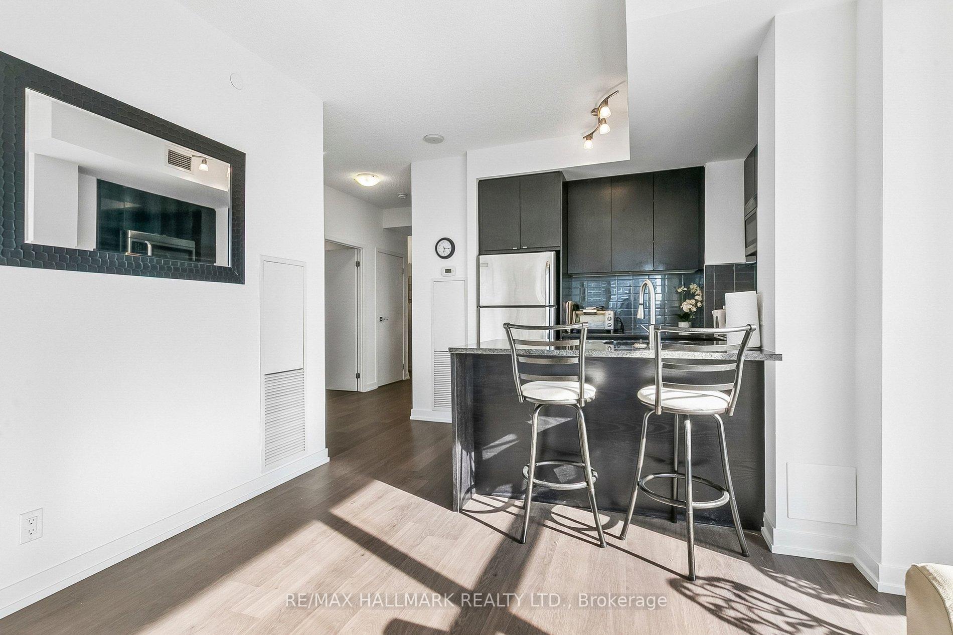 98 Lillian Street 1212, Toronto, On M4s 0a5